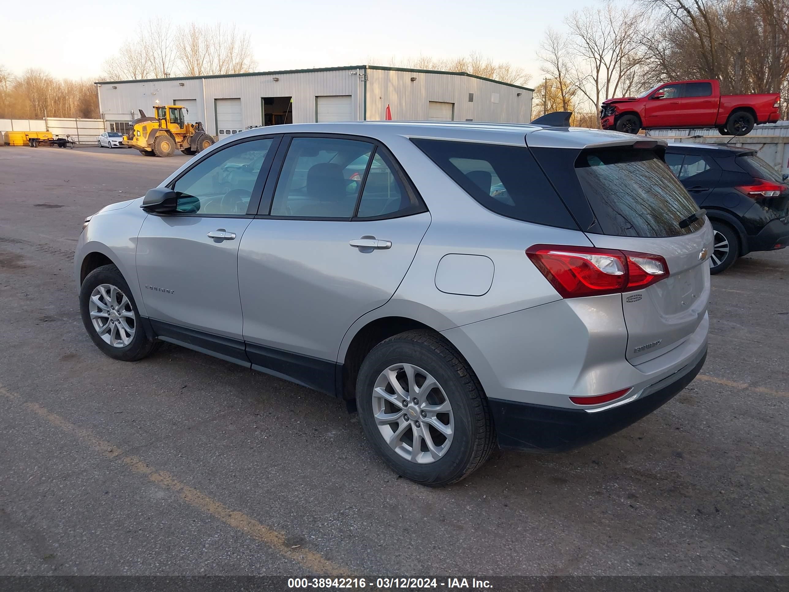 Photo 2 VIN: 2GNAXREV1J6312868 - CHEVROLET EQUINOX 