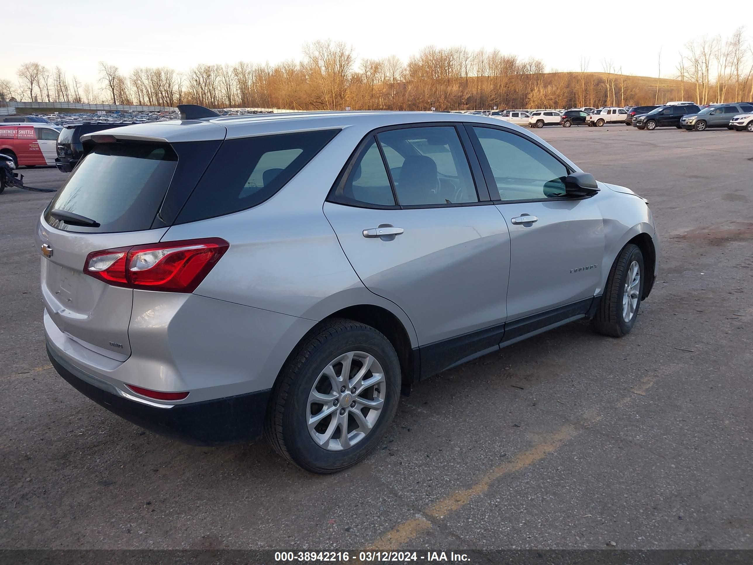 Photo 3 VIN: 2GNAXREV1J6312868 - CHEVROLET EQUINOX 