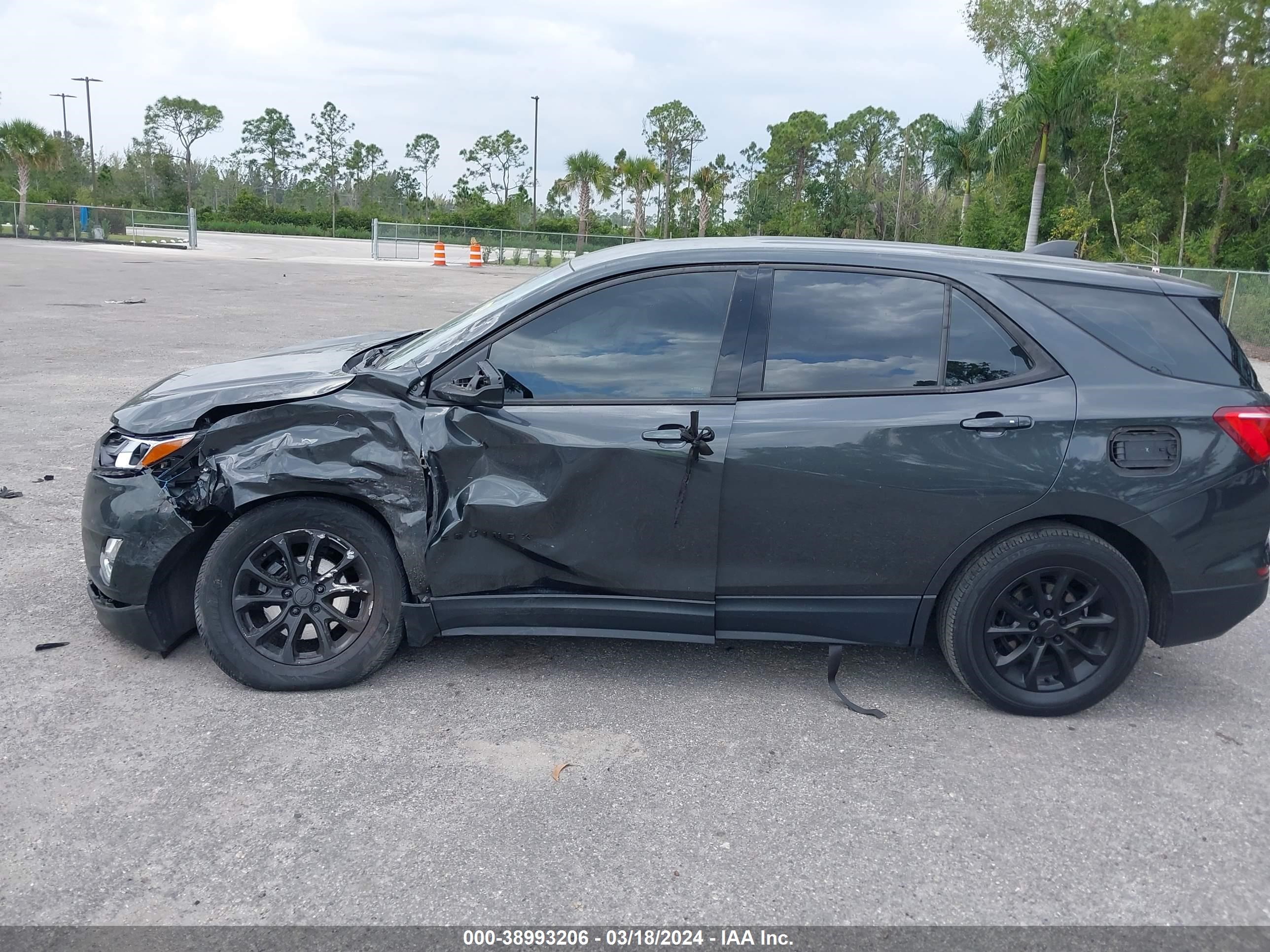 Photo 13 VIN: 2GNAXREV3J6129732 - CHEVROLET EQUINOX 