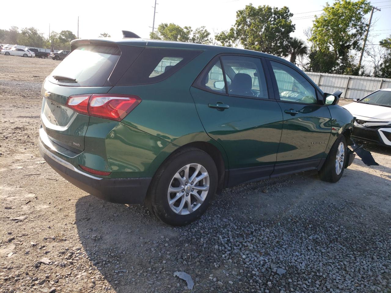 Photo 2 VIN: 2GNAXREVXJ6245705 - CHEVROLET EQUINOX 