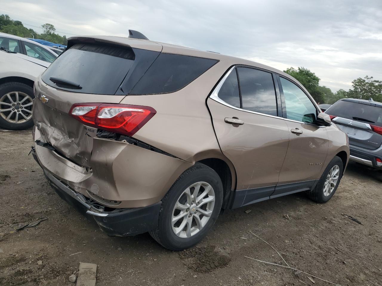 Photo 2 VIN: 2GNAXSEV2J6246127 - CHEVROLET EQUINOX 