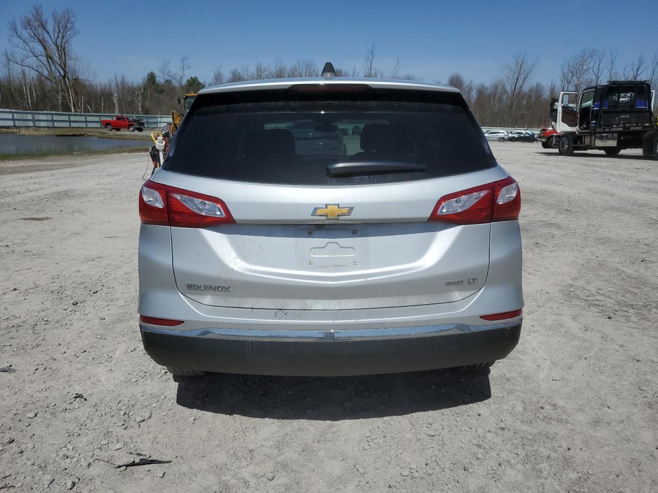 Photo 5 VIN: 2GNAXSEV4J6322818 - CHEVROLET EQUINOX 