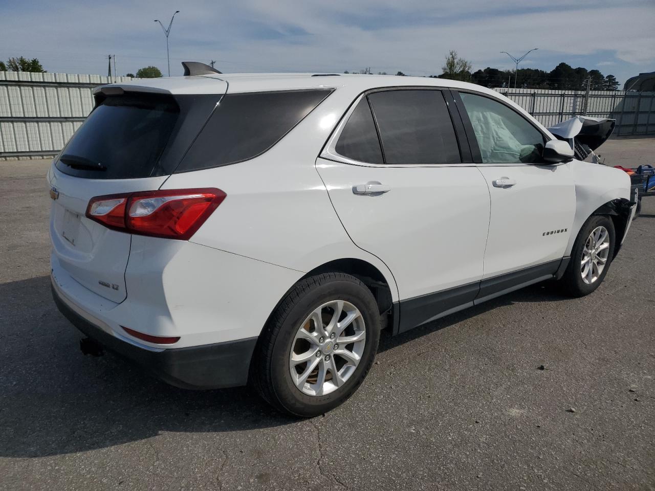 Photo 2 VIN: 2GNAXSEV5J6211873 - CHEVROLET EQUINOX 