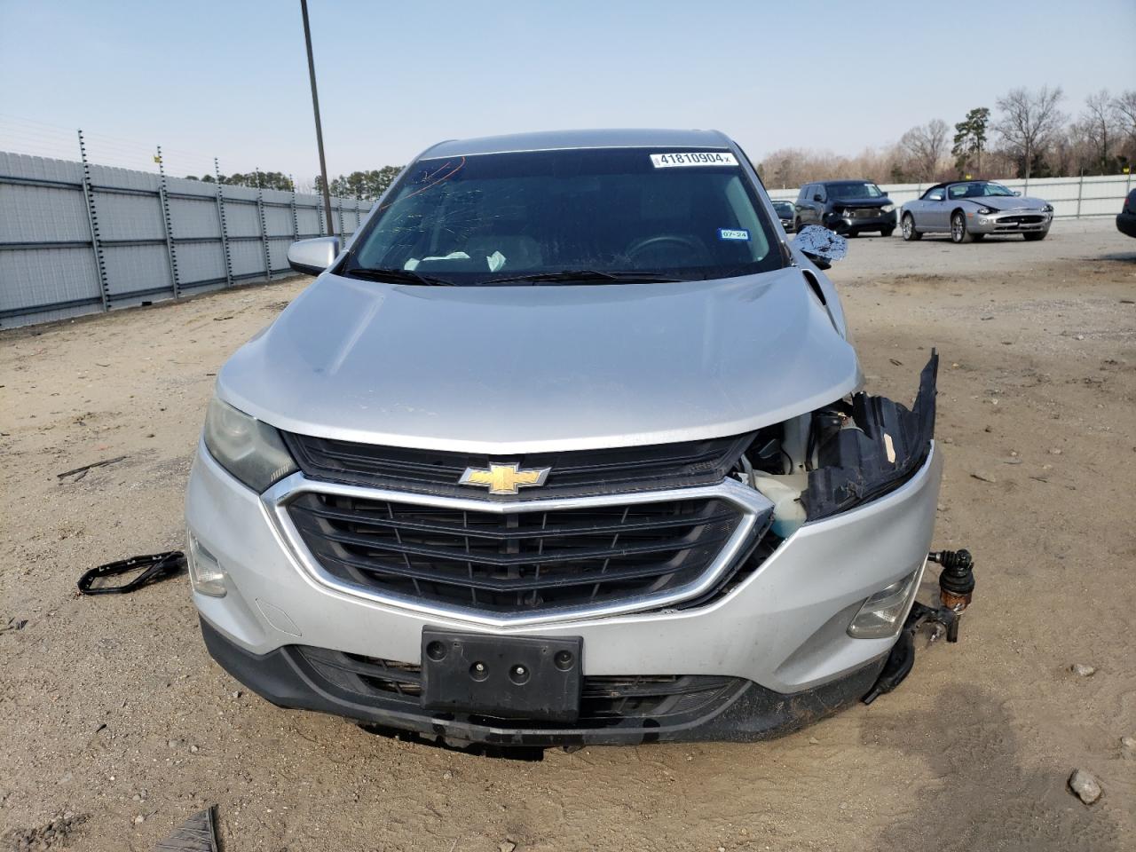 Photo 4 VIN: 2GNAXSEV7J6217643 - CHEVROLET EQUINOX 