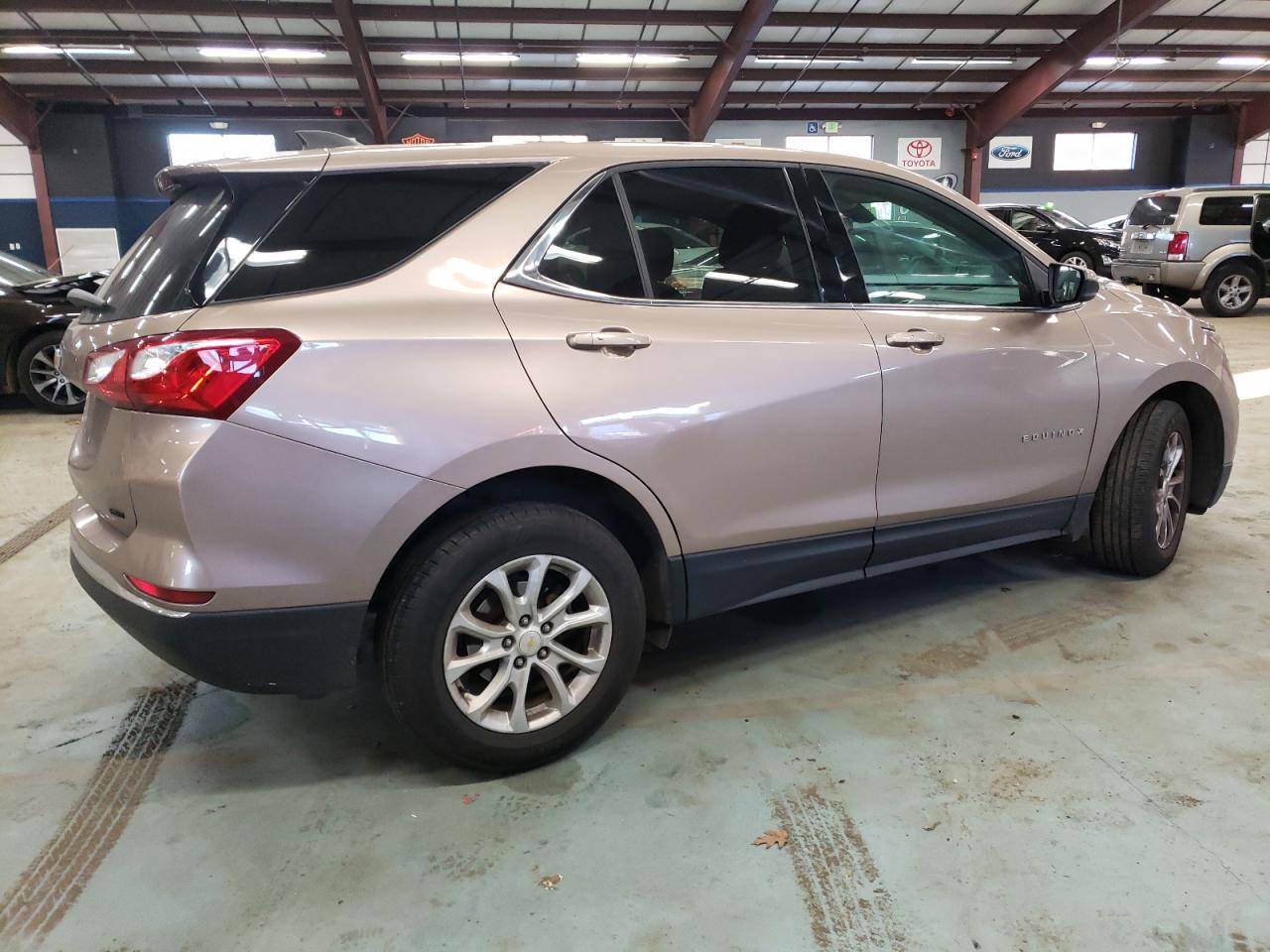 Photo 2 VIN: 2GNAXSEV7J6327950 - CHEVROLET EQUINOX 