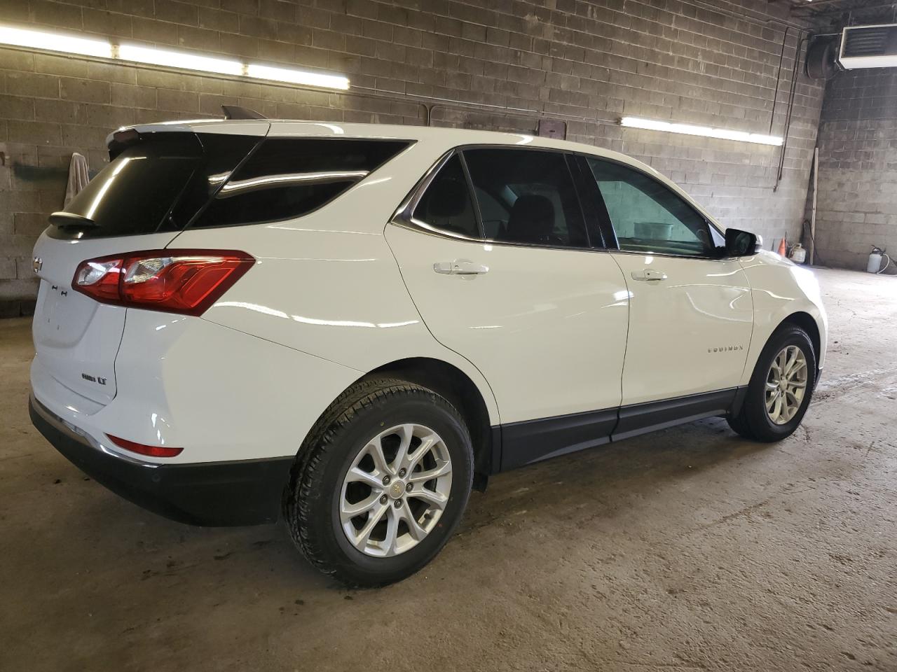 Photo 2 VIN: 2GNAXSEV9J6333877 - CHEVROLET EQUINOX 