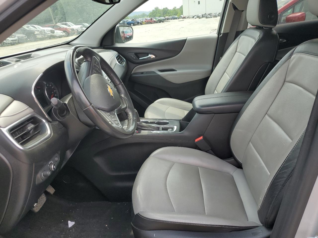 Photo 6 VIN: 2GNAXVEV1J6321420 - CHEVROLET EQUINOX 