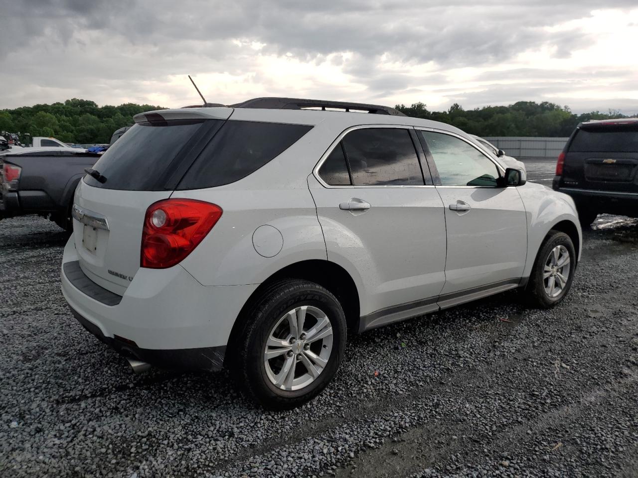 Photo 2 VIN: 2GNFLBE3XF6348914 - CHEVROLET EQUINOX 