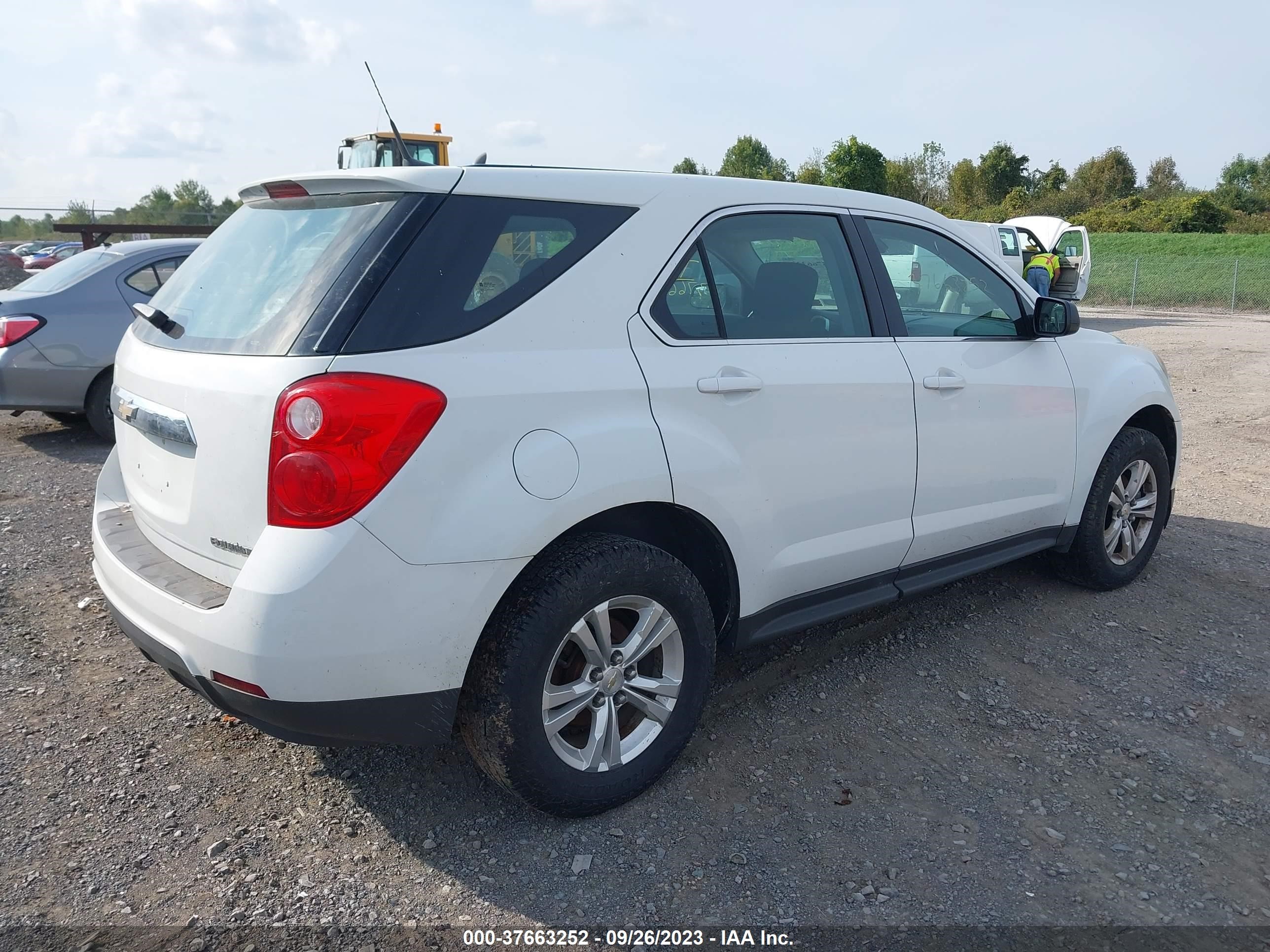 Photo 3 VIN: 2GNFLCEKXC6138256 - CHEVROLET EQUINOX 