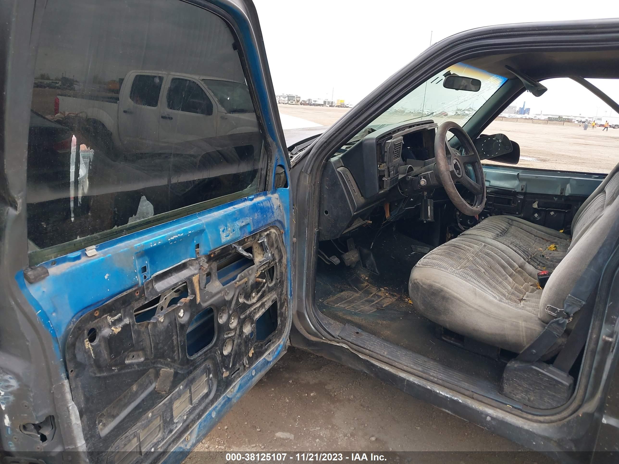 Photo 4 VIN: 2GTDC14K6K1569243 - GMC SIERRA 