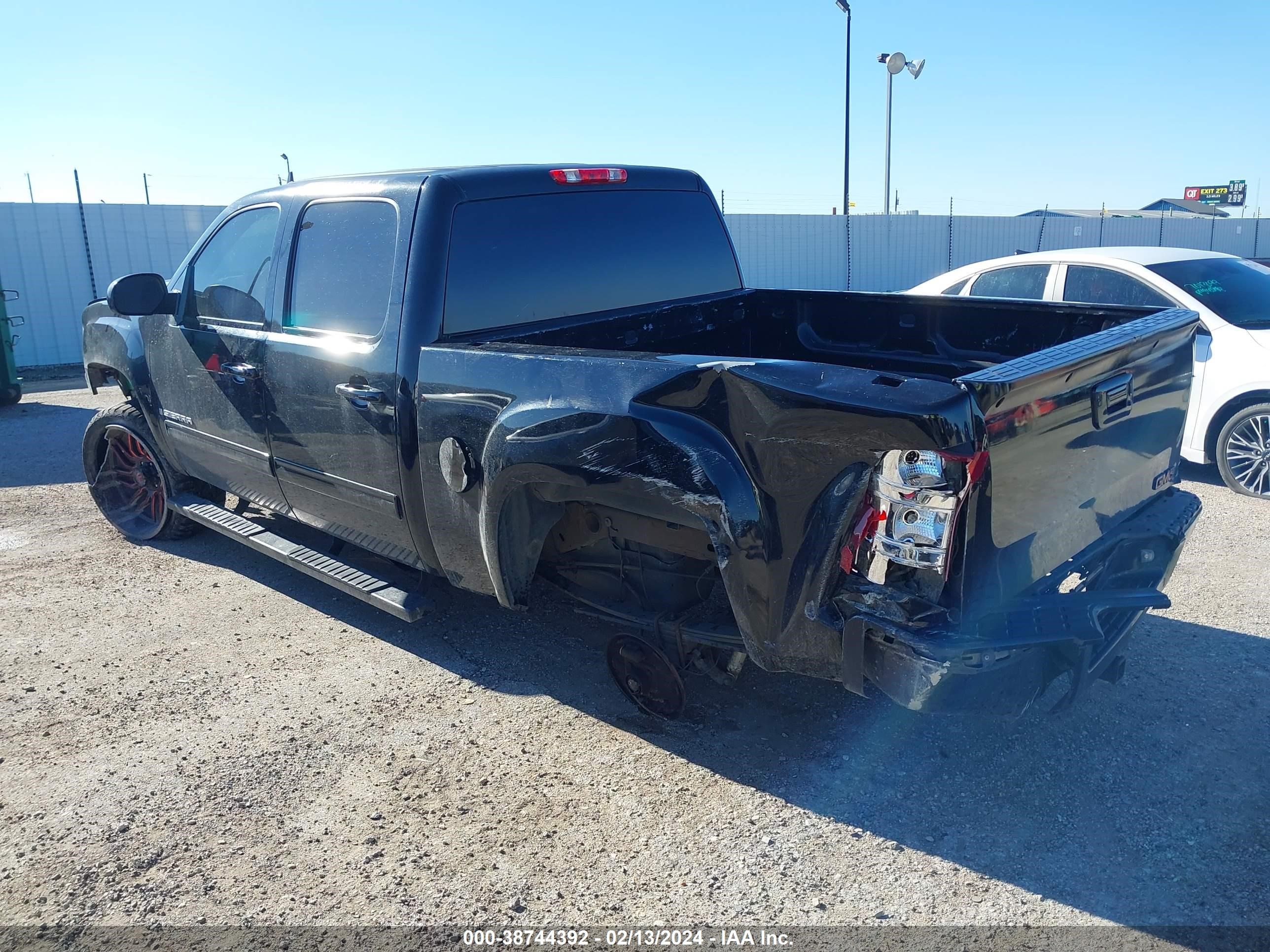 Photo 2 VIN: 2GTEC13C281334250 - GMC SIERRA 