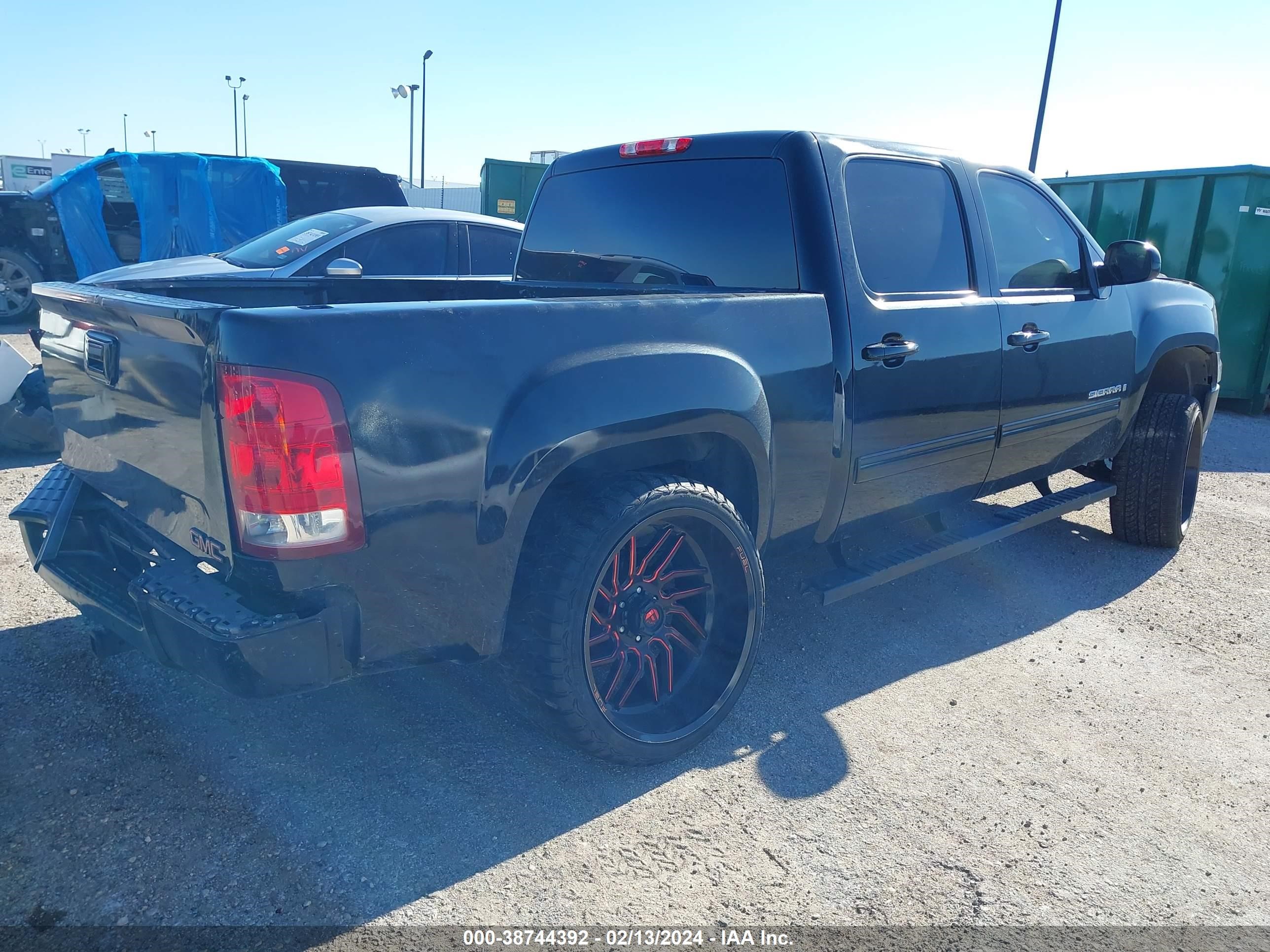 Photo 3 VIN: 2GTEC13C281334250 - GMC SIERRA 