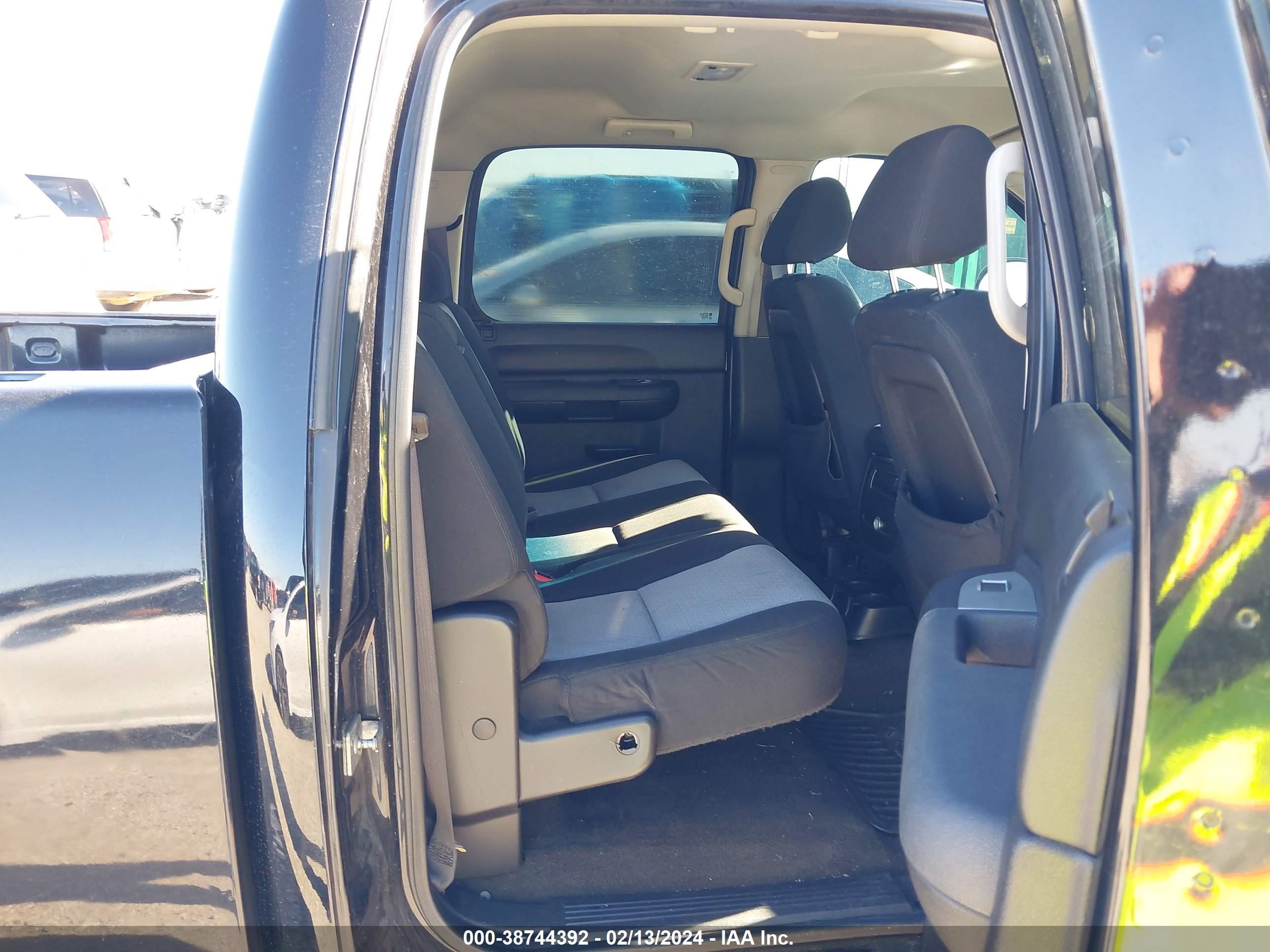 Photo 7 VIN: 2GTEC13C281334250 - GMC SIERRA 