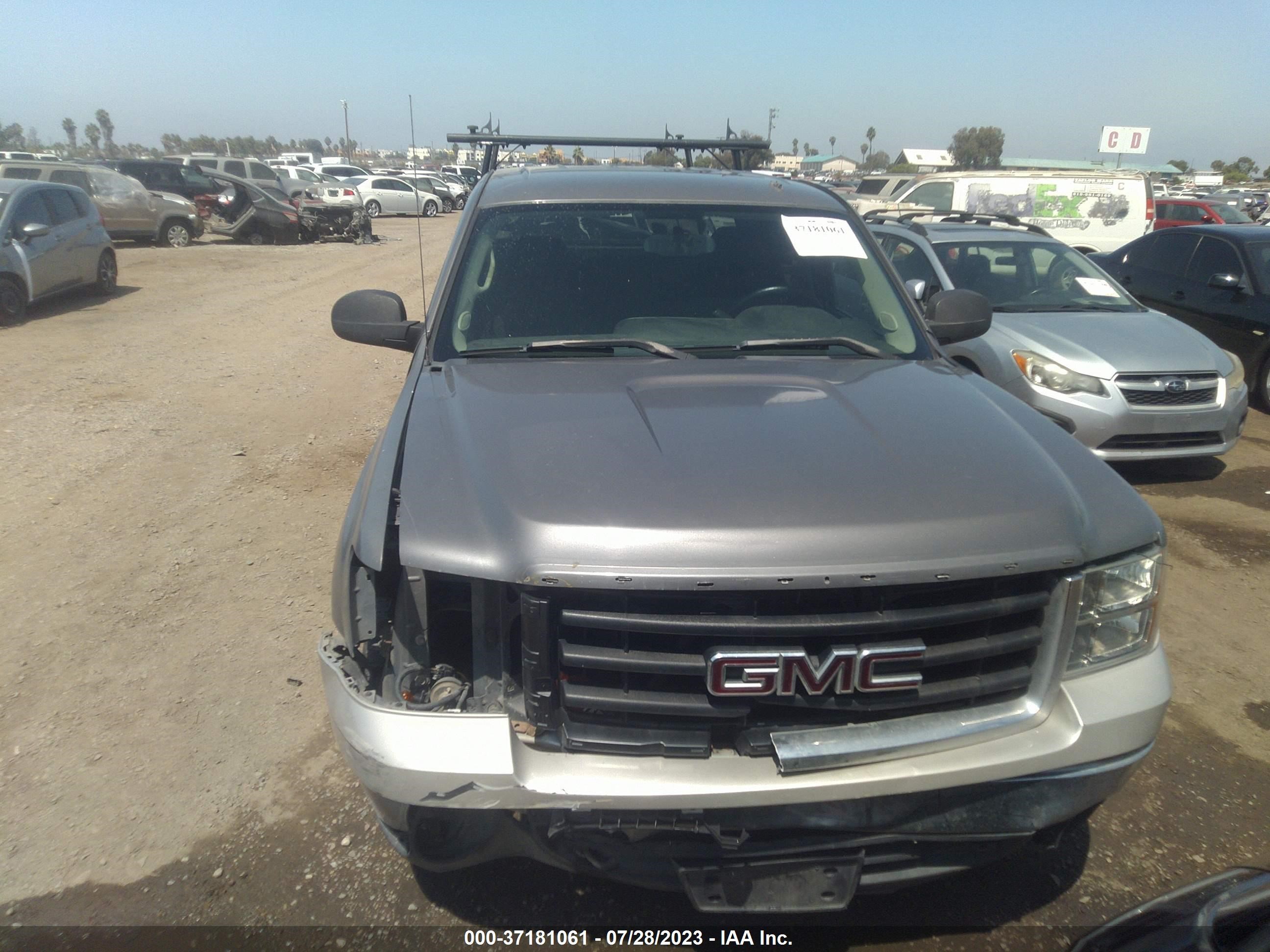 Photo 12 VIN: 2GTEC13C371558691 - GMC SIERRA 