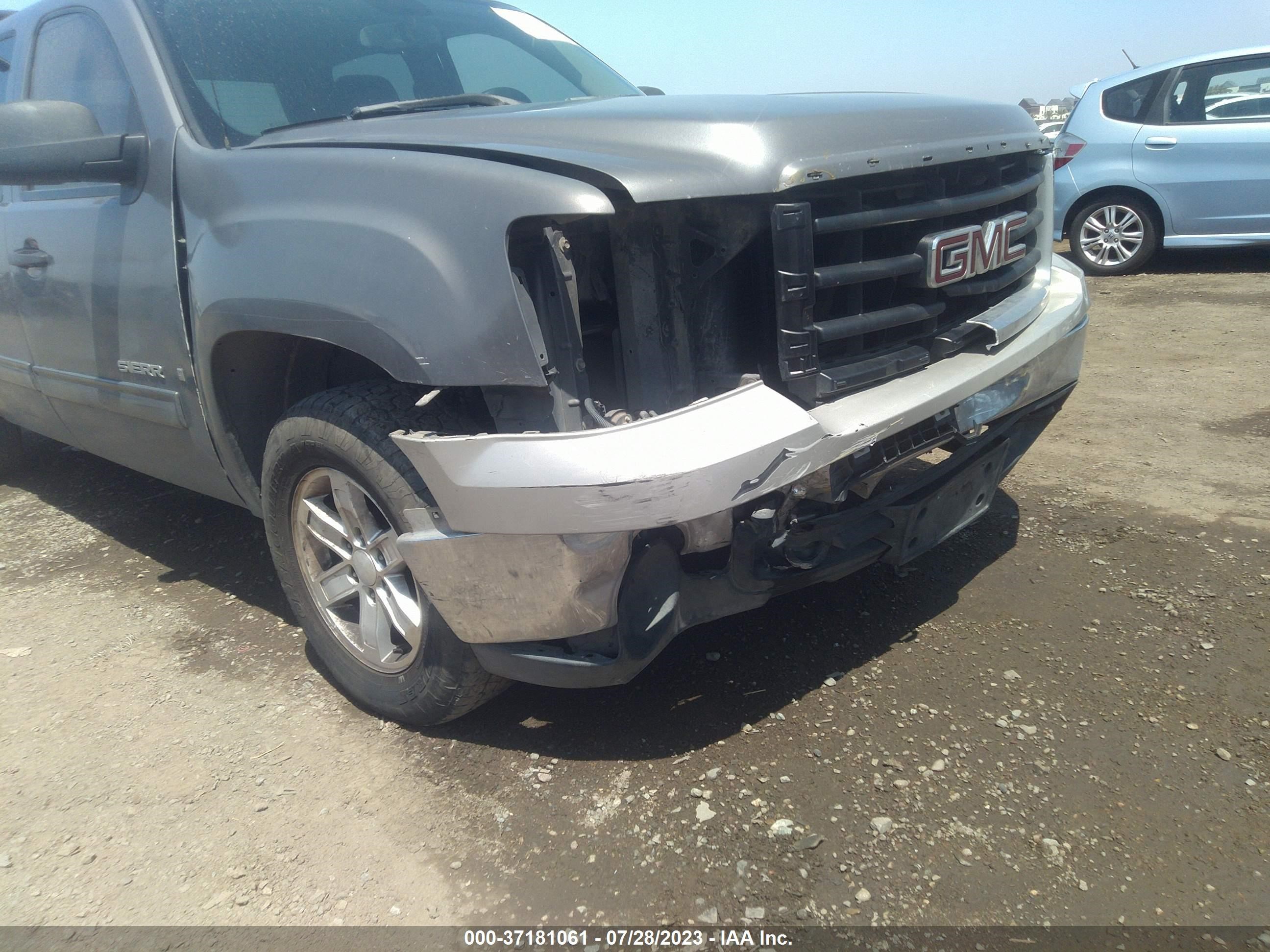 Photo 5 VIN: 2GTEC13C371558691 - GMC SIERRA 