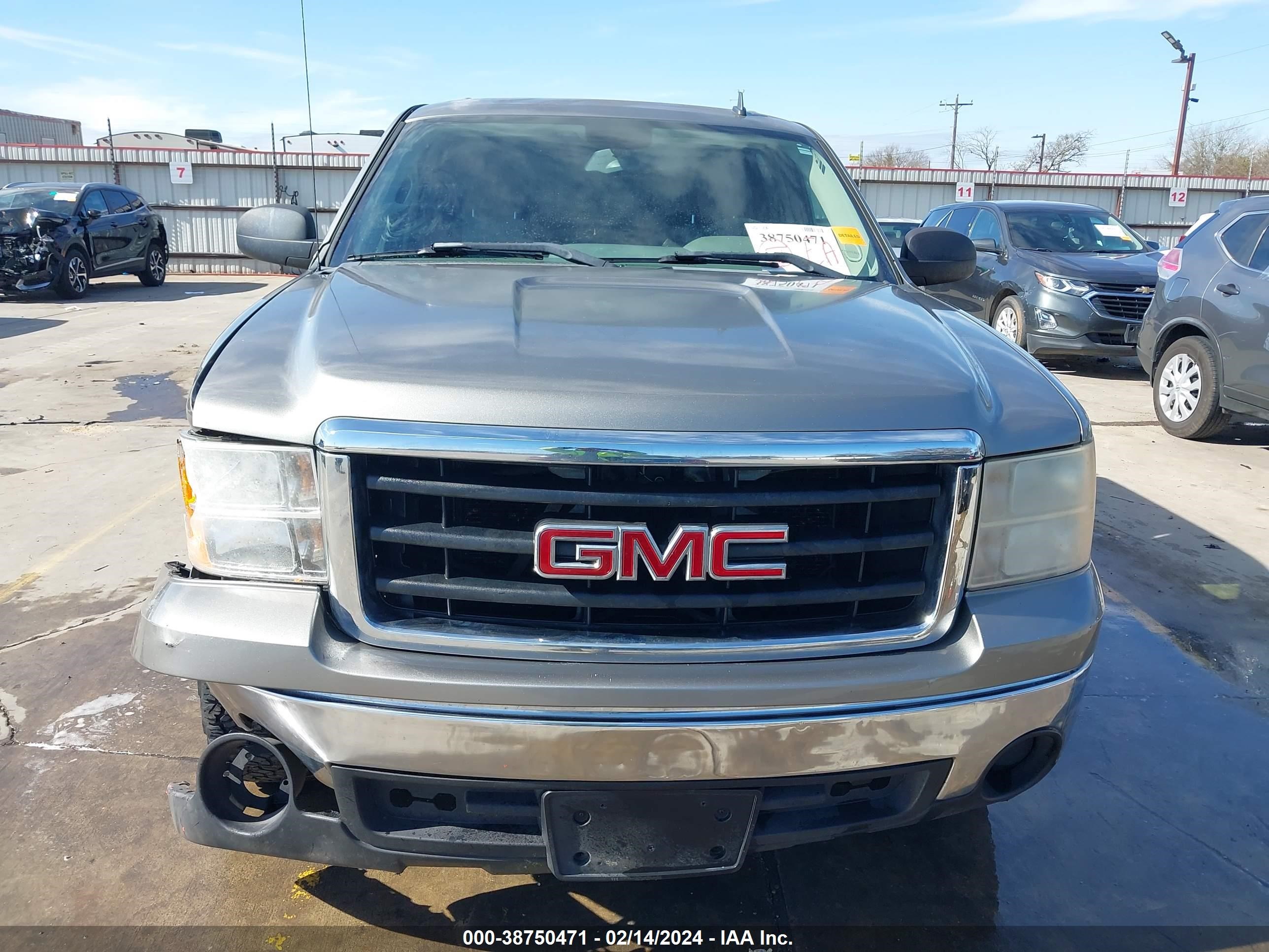 Photo 11 VIN: 2GTEC13C571728369 - GMC SIERRA 