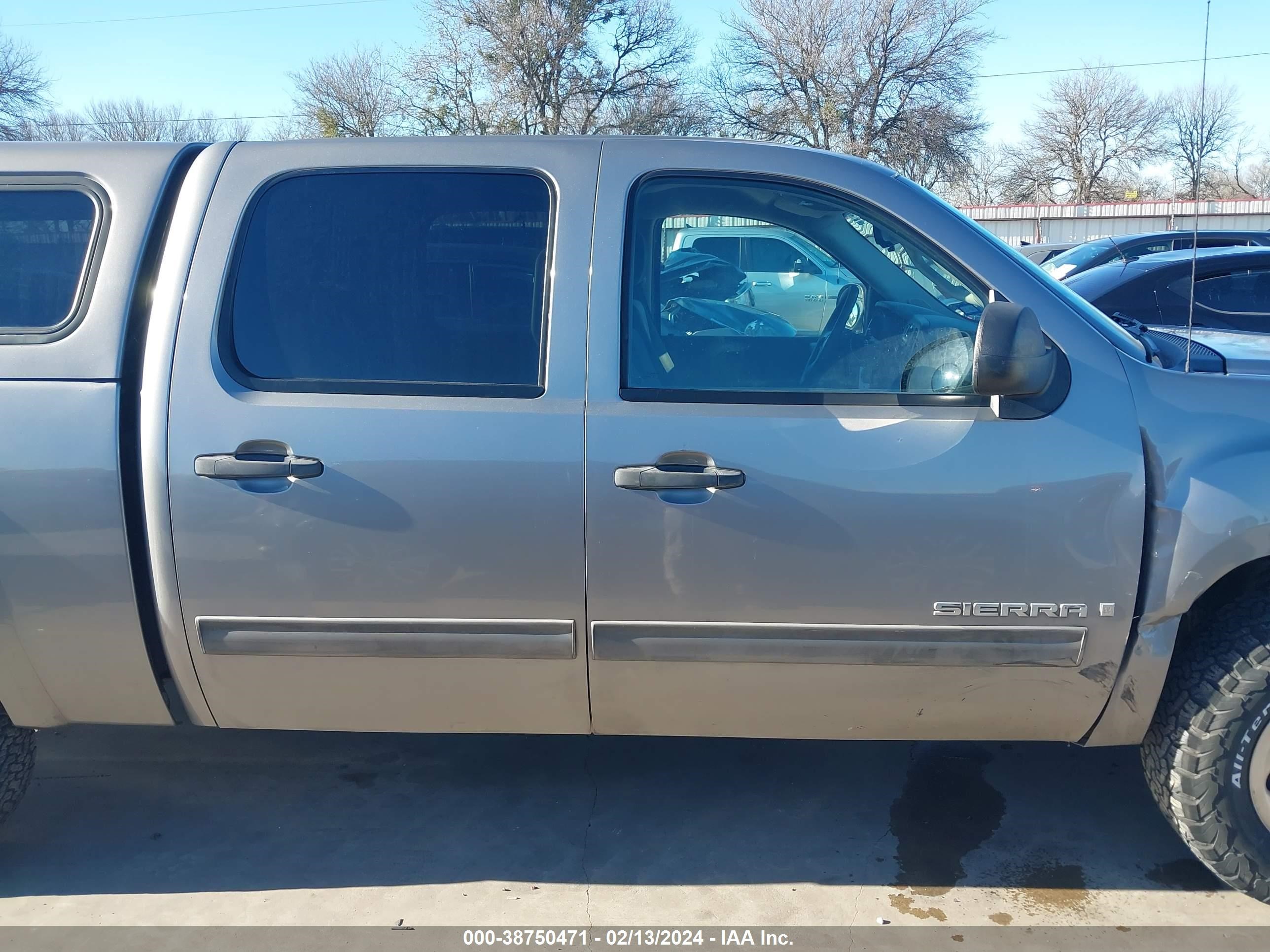 Photo 12 VIN: 2GTEC13C571728369 - GMC SIERRA 