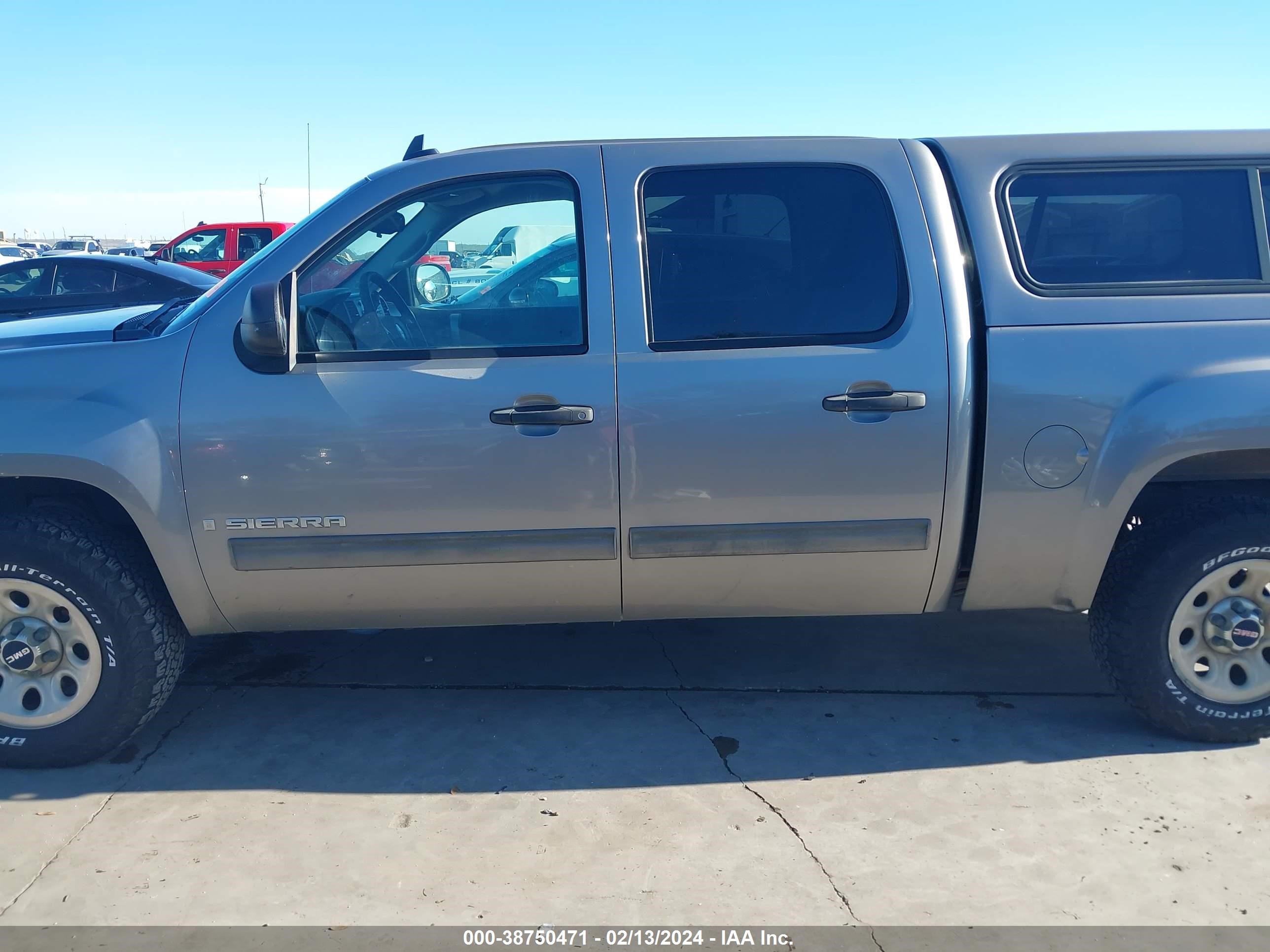 Photo 13 VIN: 2GTEC13C571728369 - GMC SIERRA 