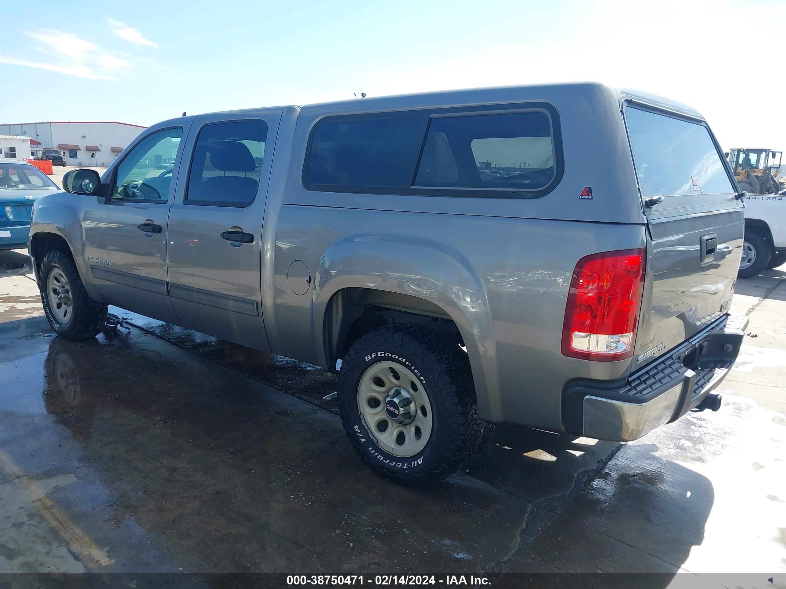 Photo 2 VIN: 2GTEC13C571728369 - GMC SIERRA 