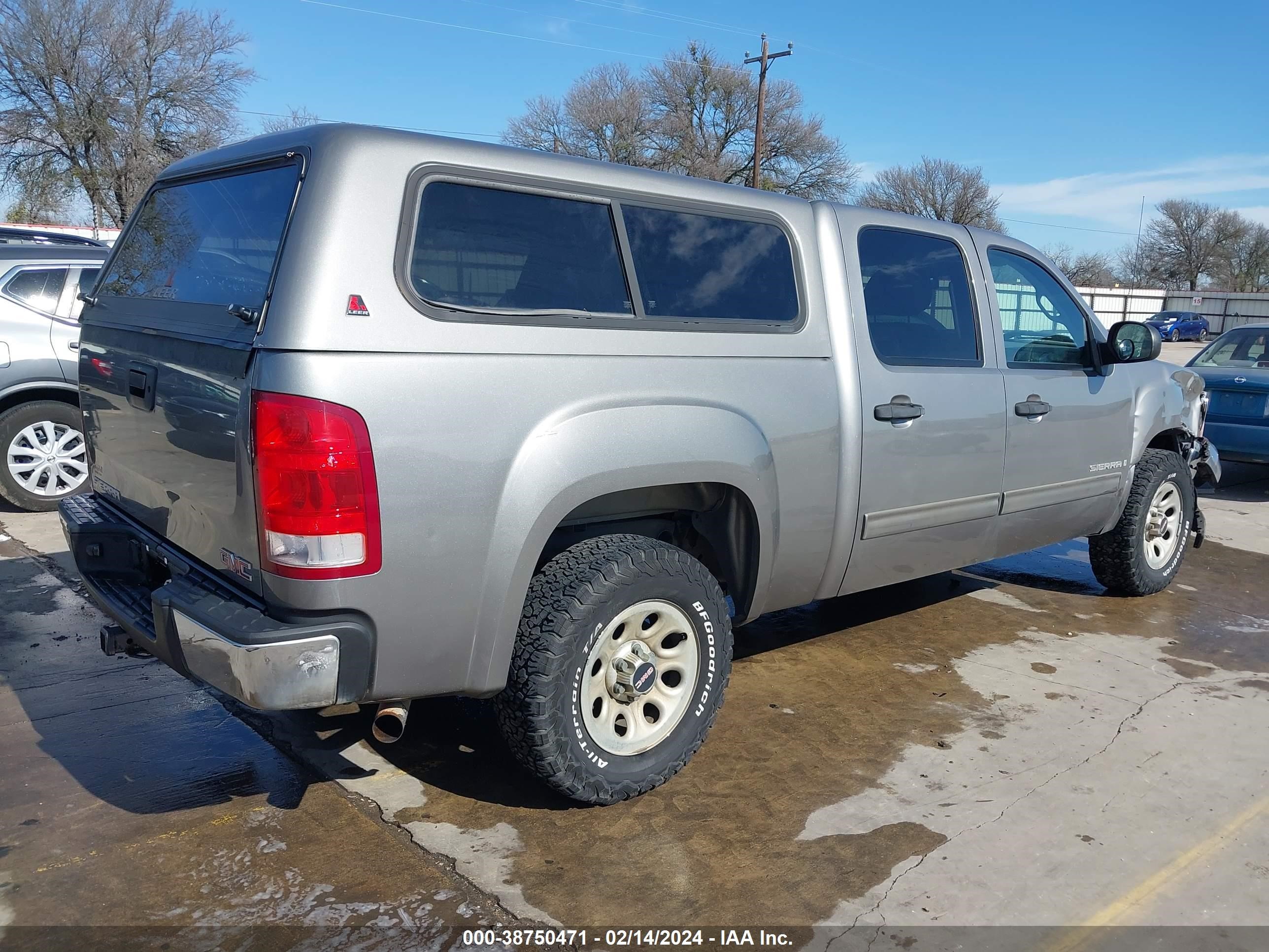 Photo 3 VIN: 2GTEC13C571728369 - GMC SIERRA 