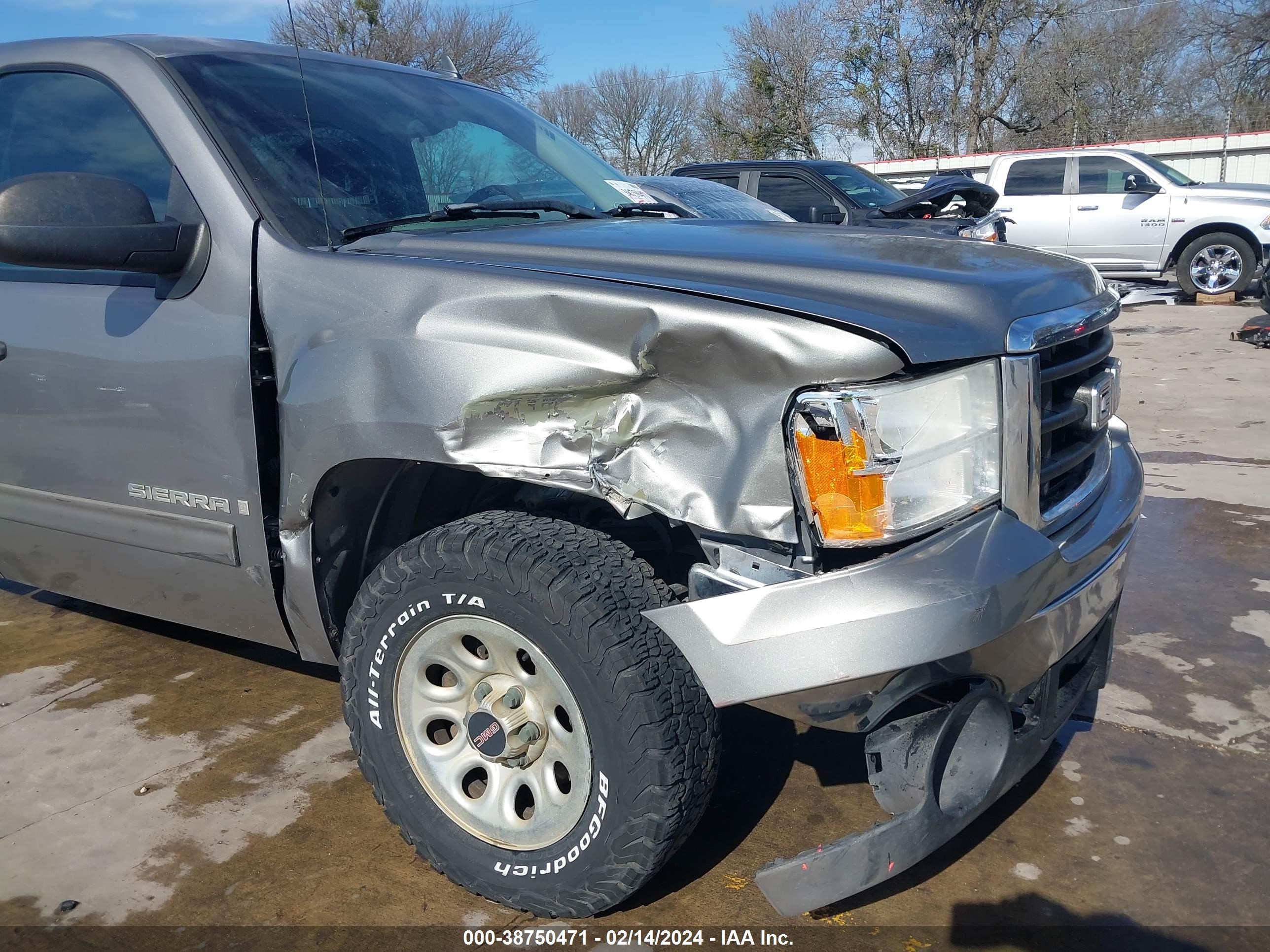 Photo 5 VIN: 2GTEC13C571728369 - GMC SIERRA 