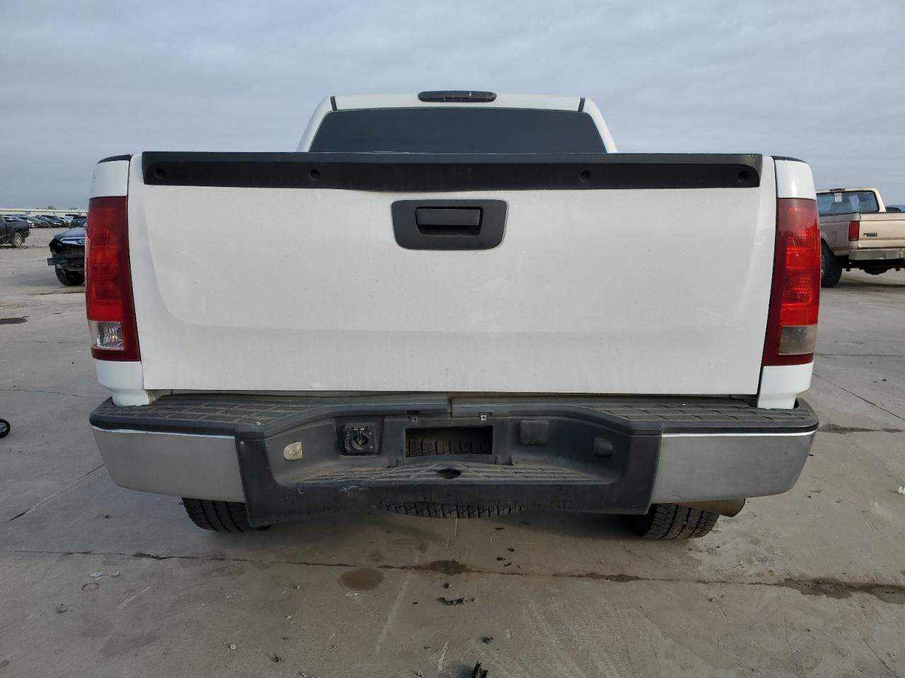 Photo 5 VIN: 2GTEC13C581215639 - GMC SIERRA 