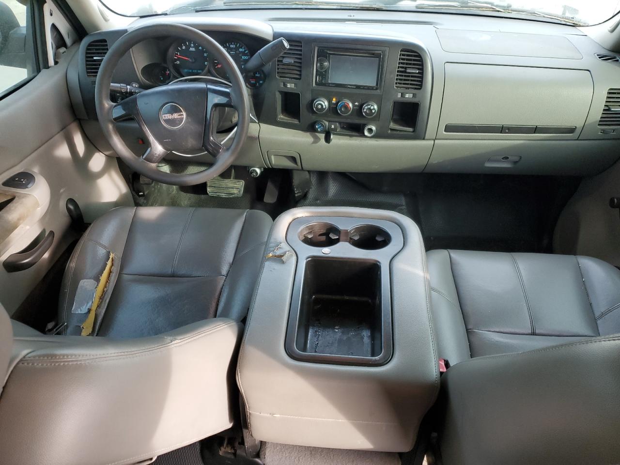 Photo 7 VIN: 2GTEC13C581215639 - GMC SIERRA 