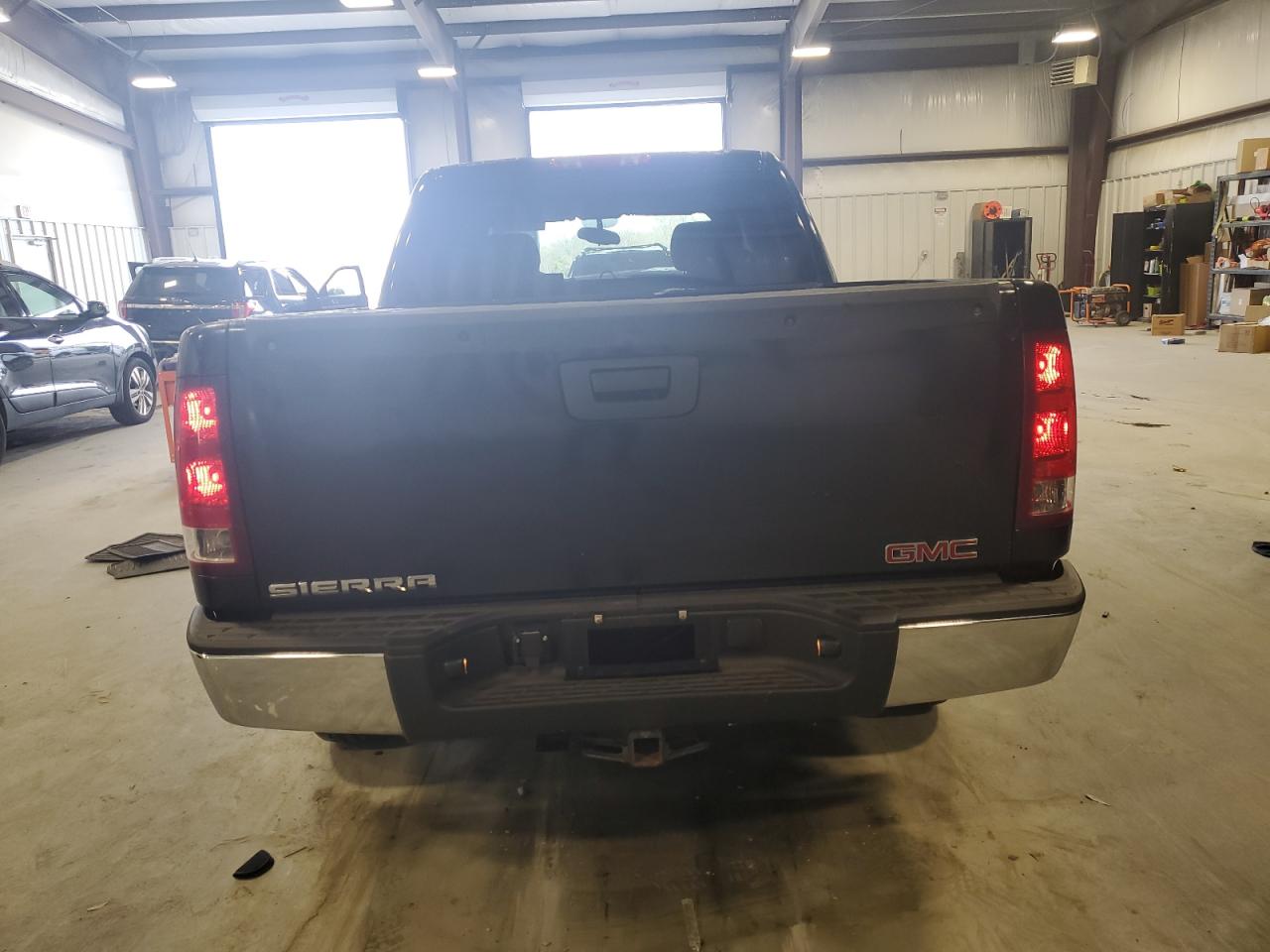 Photo 5 VIN: 2GTEC13C781157145 - GMC SIERRA 