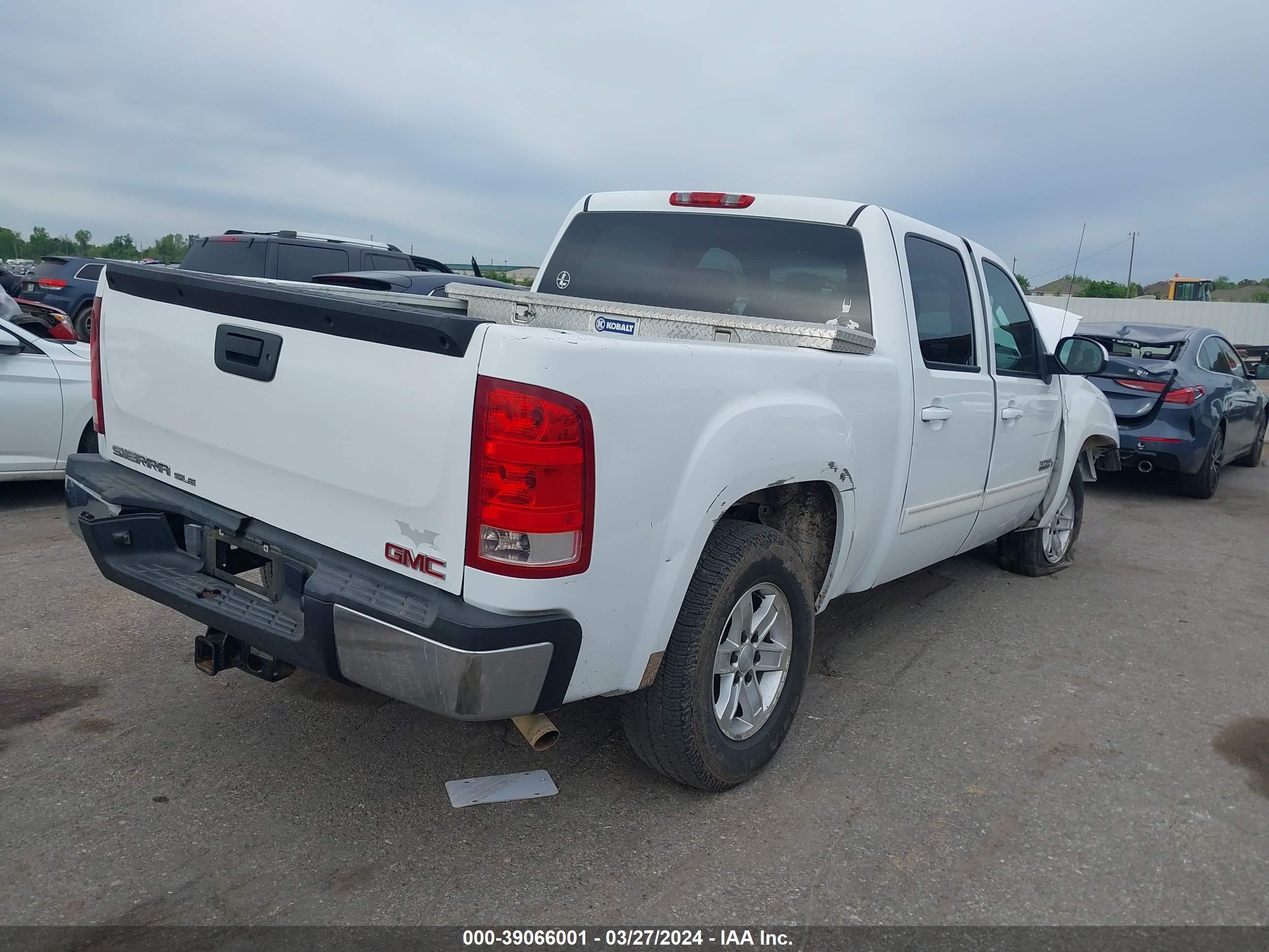 Photo 3 VIN: 2GTEC13J281166656 - GMC SIERRA 