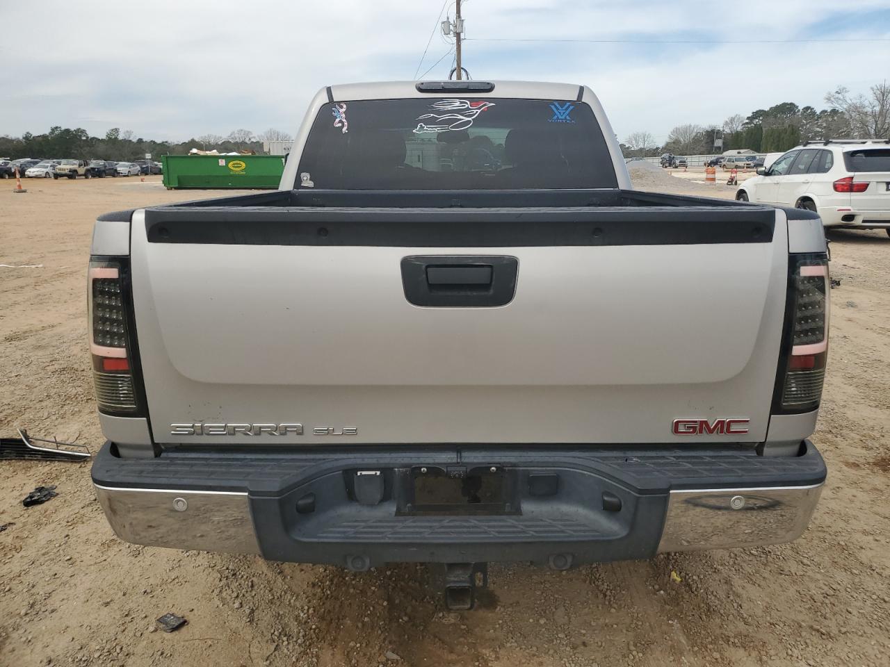 Photo 5 VIN: 2GTEC13J681186117 - GMC SIERRA 