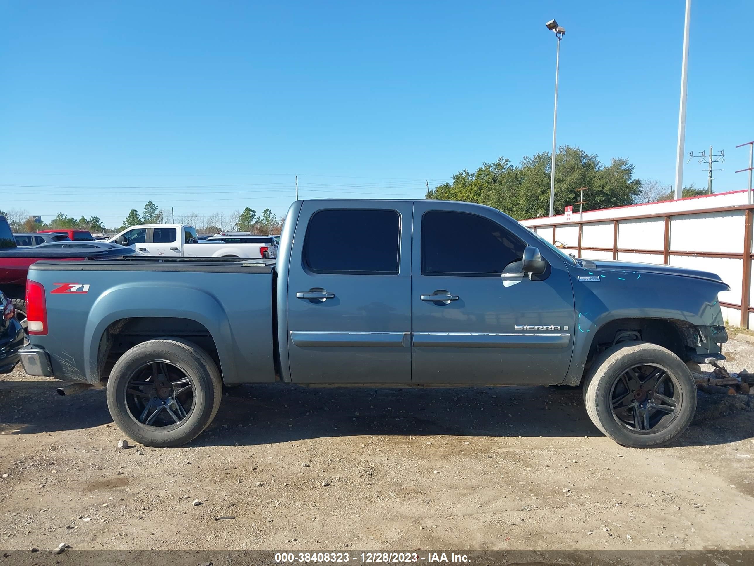 Photo 13 VIN: 2GTEC13J681251760 - GMC SIERRA 