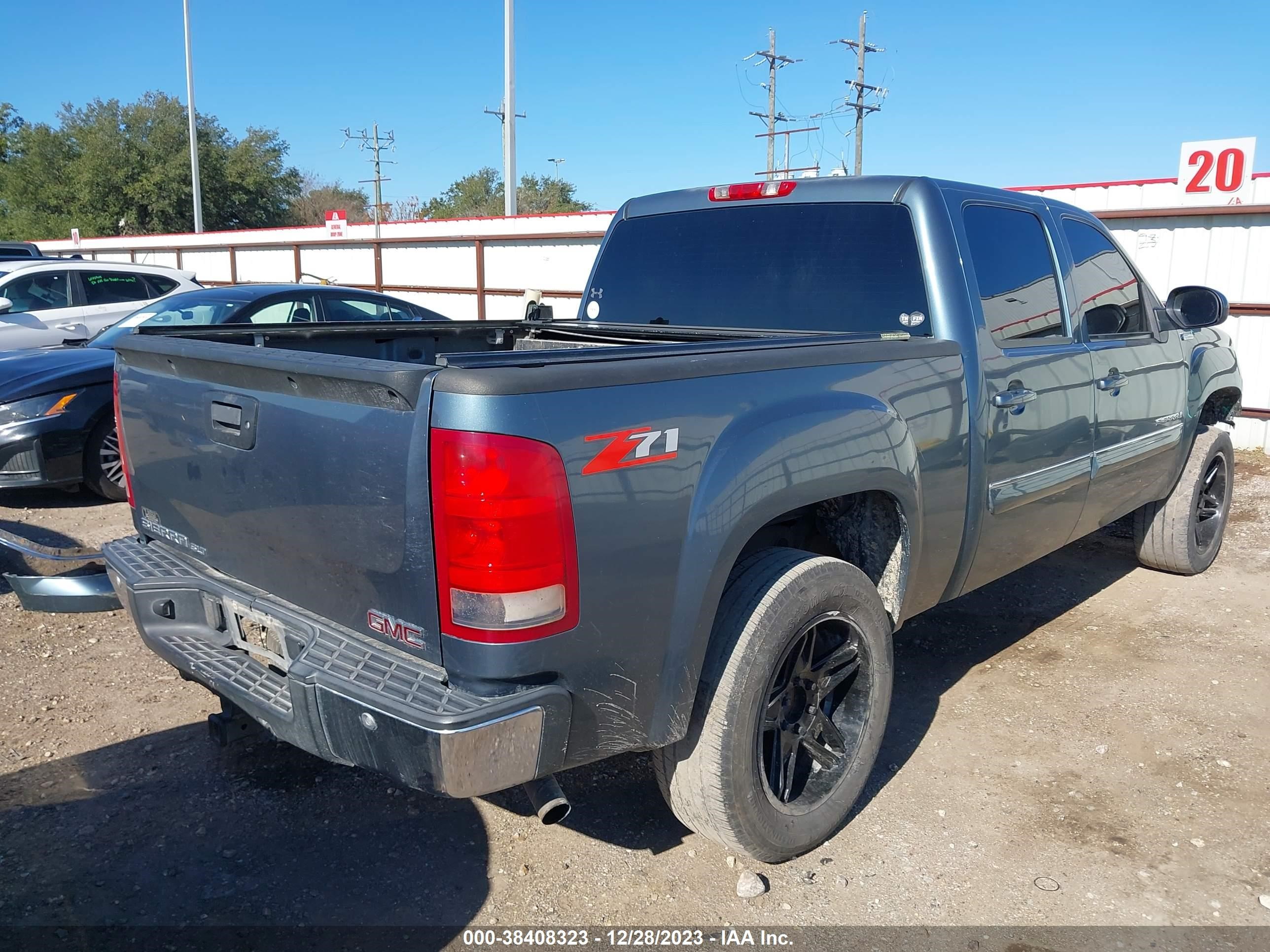 Photo 3 VIN: 2GTEC13J681251760 - GMC SIERRA 