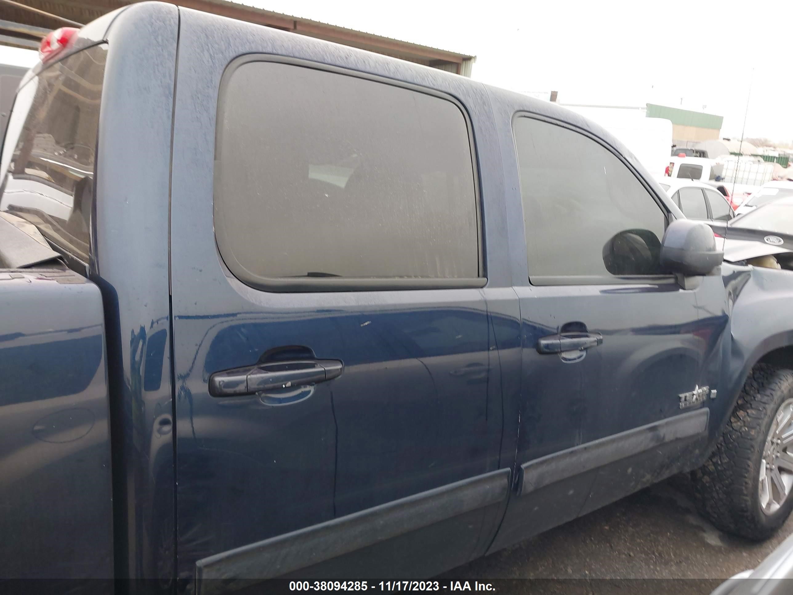 Photo 13 VIN: 2GTEC13J881139543 - GMC SIERRA 