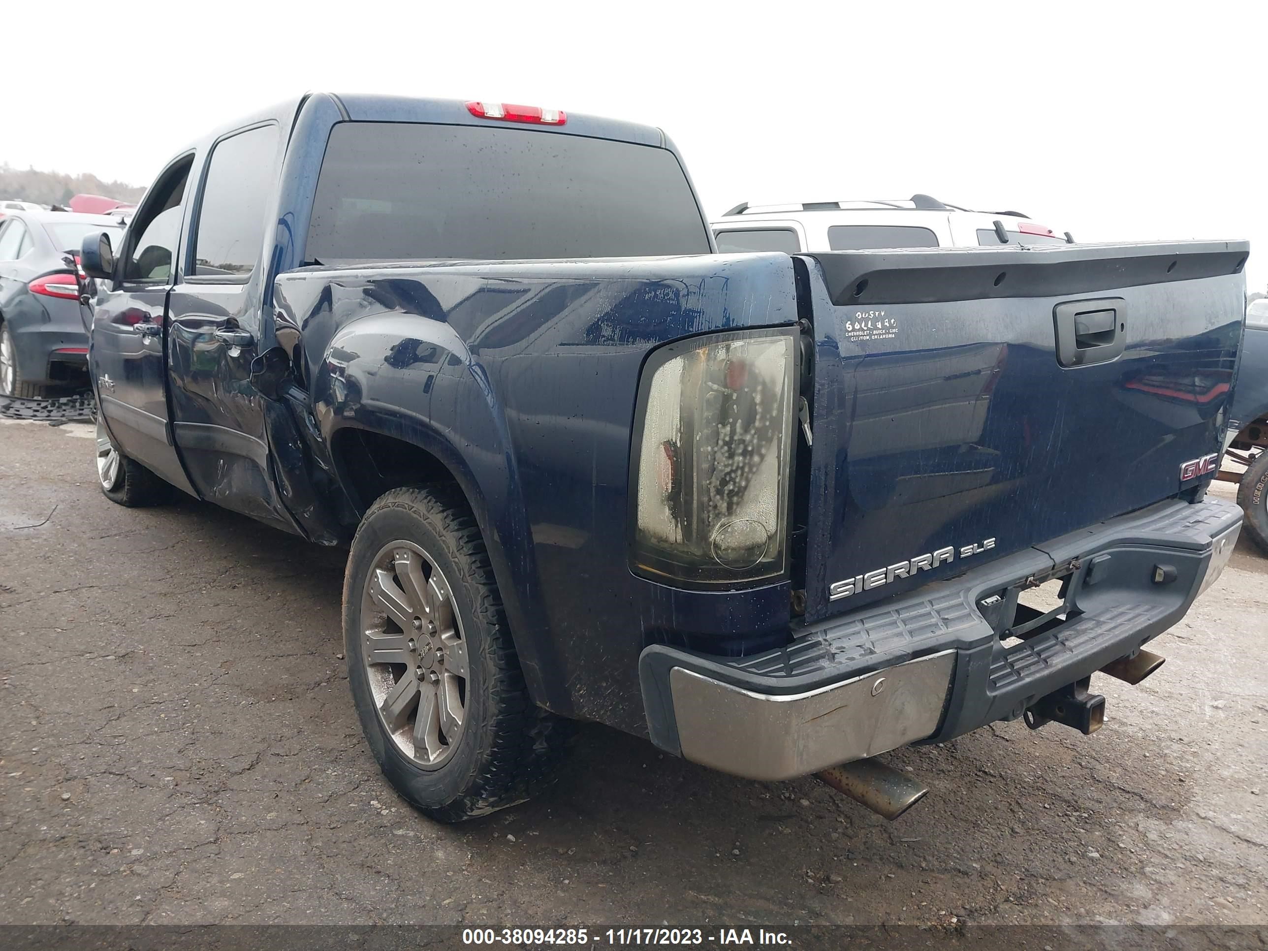 Photo 2 VIN: 2GTEC13J881139543 - GMC SIERRA 