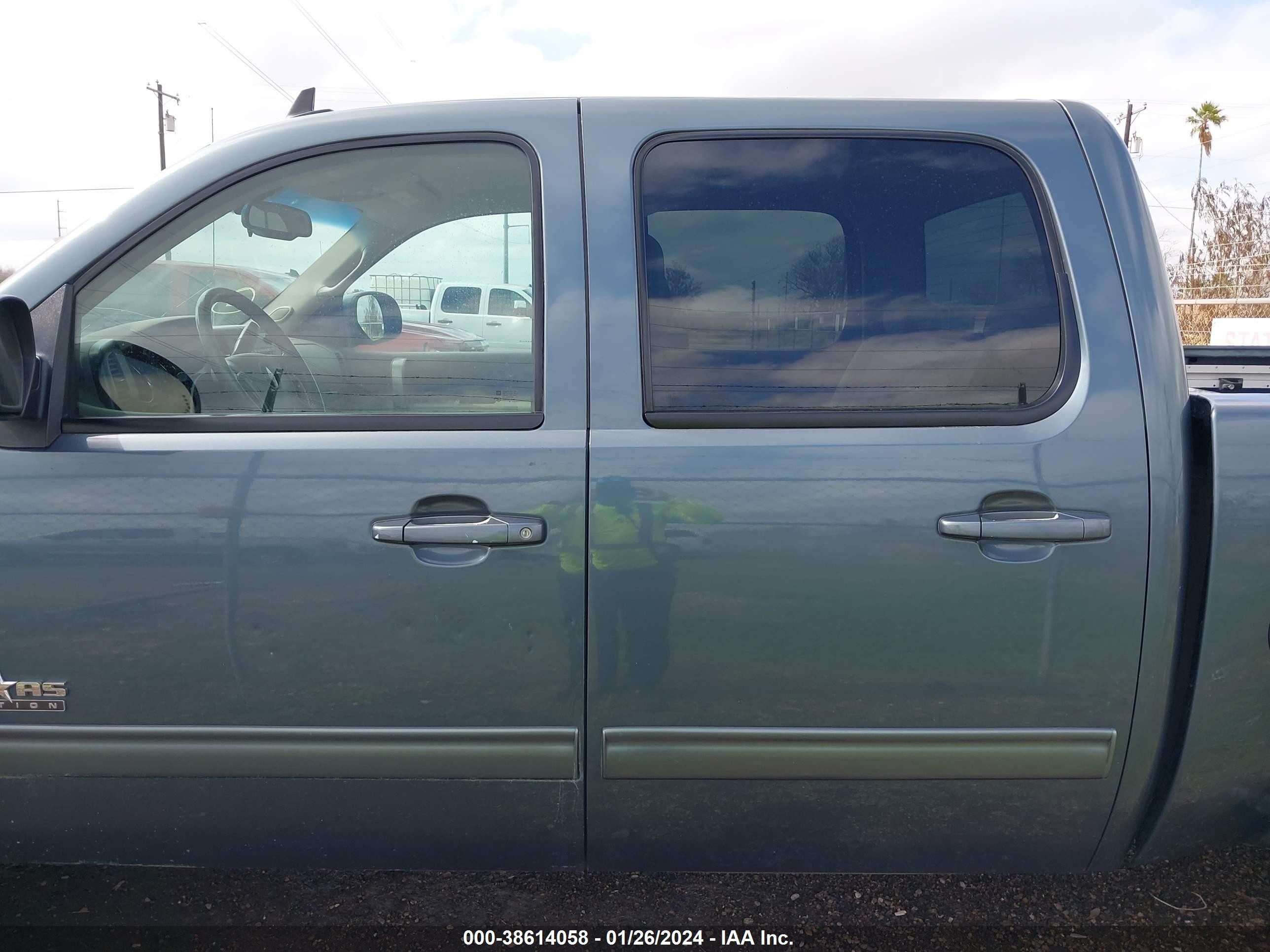 Photo 13 VIN: 2GTEC13J881335109 - GMC SIERRA 