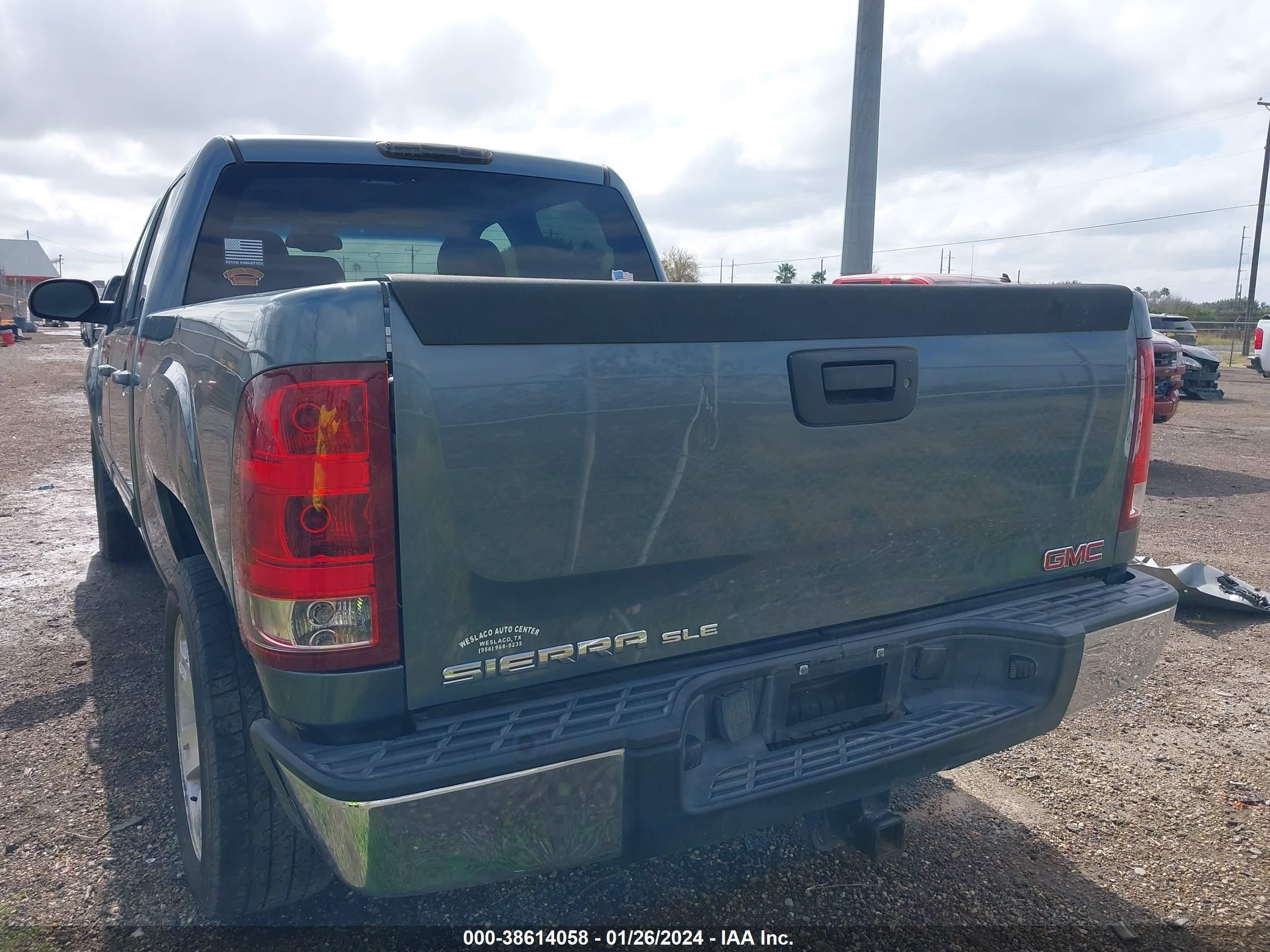 Photo 15 VIN: 2GTEC13J881335109 - GMC SIERRA 