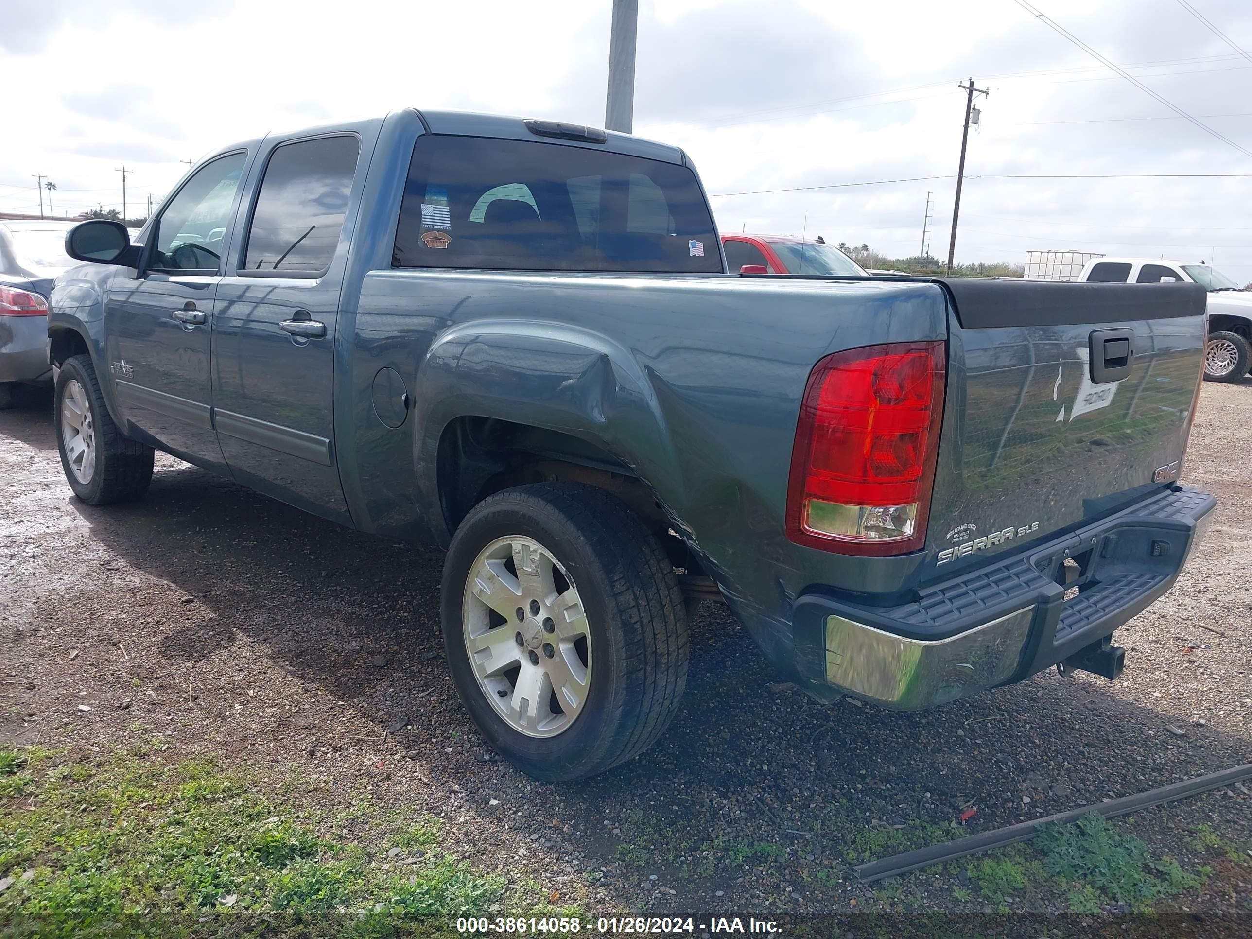 Photo 2 VIN: 2GTEC13J881335109 - GMC SIERRA 