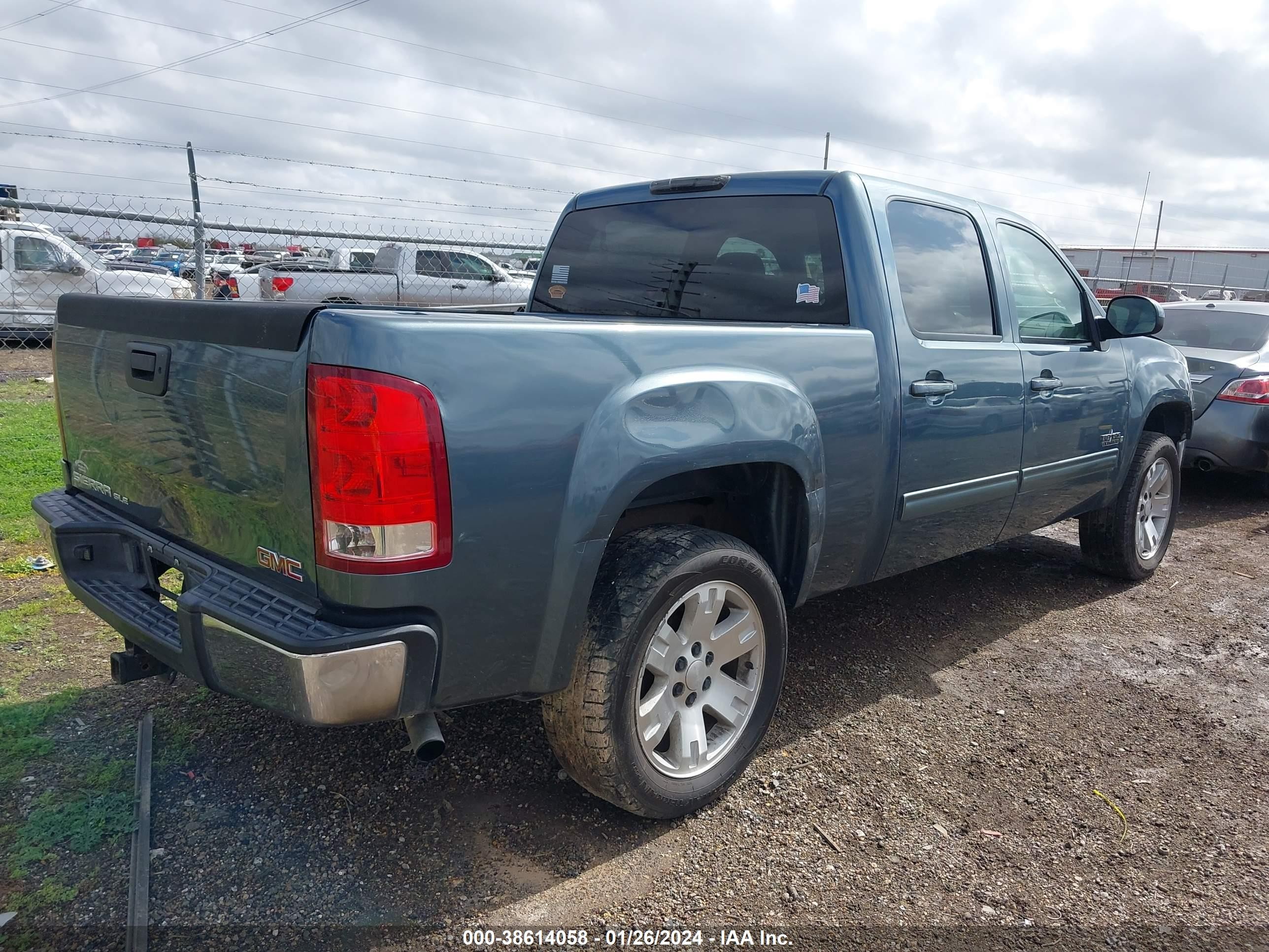 Photo 3 VIN: 2GTEC13J881335109 - GMC SIERRA 