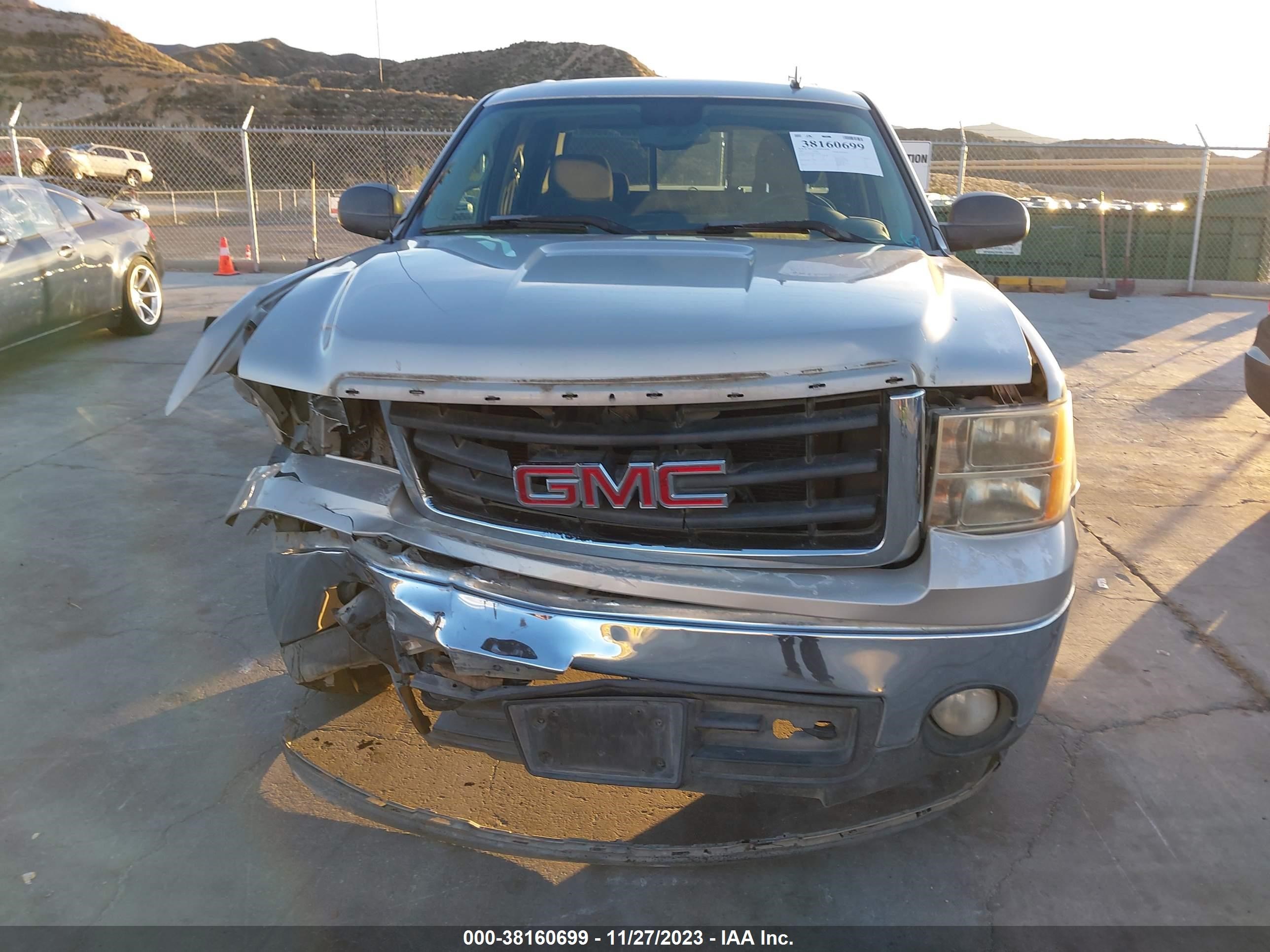 Photo 11 VIN: 2GTEC13J971535785 - GMC SIERRA 