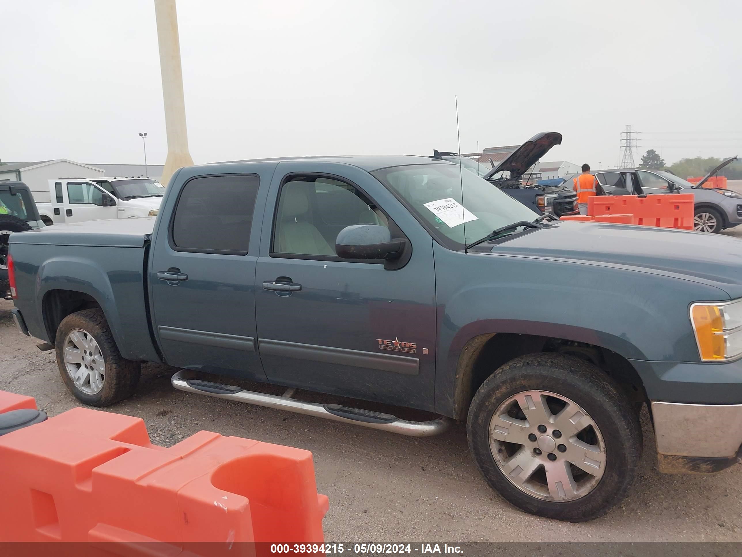 Photo 12 VIN: 2GTEC13J981203959 - GMC SIERRA 