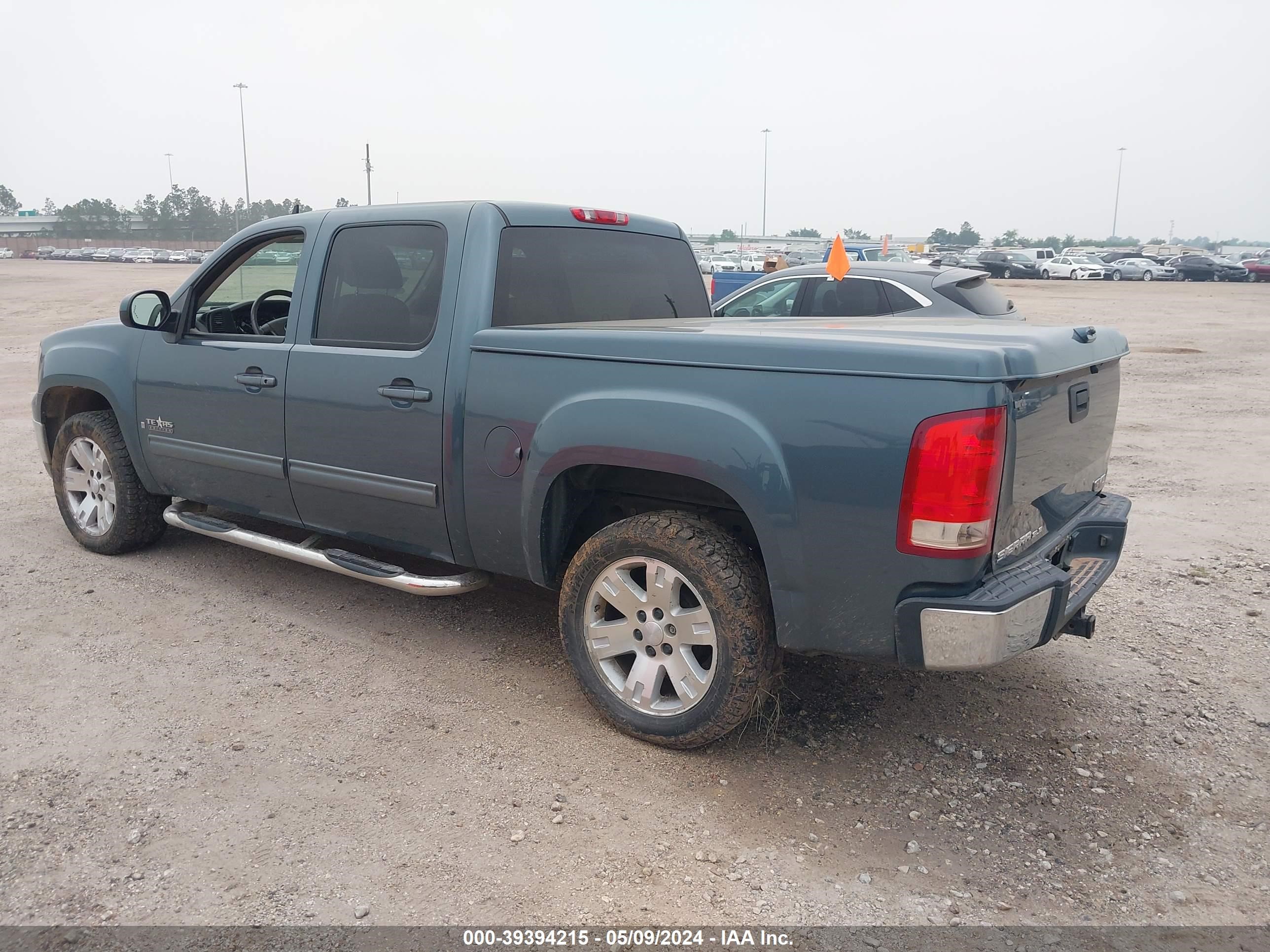 Photo 2 VIN: 2GTEC13J981203959 - GMC SIERRA 