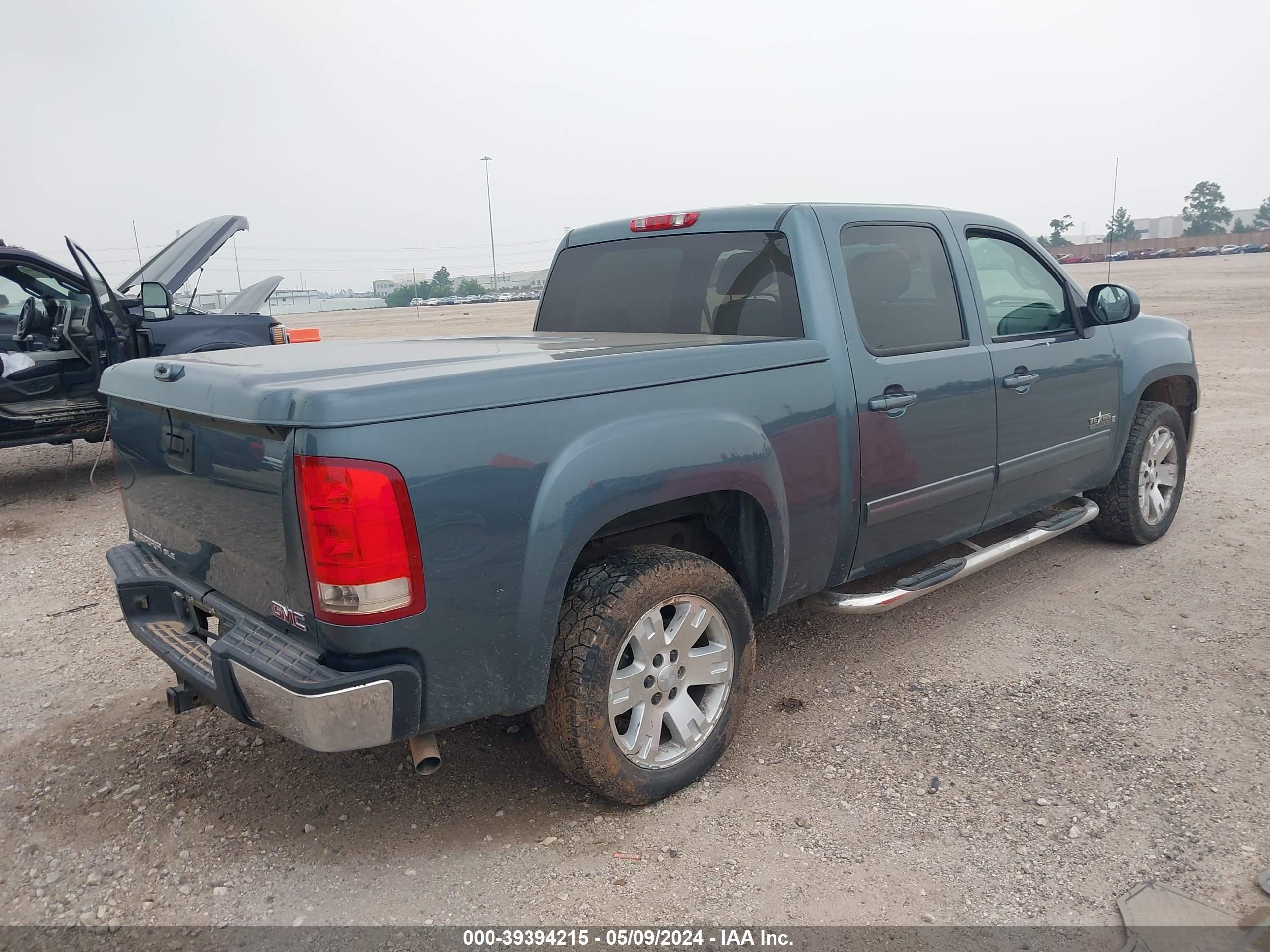 Photo 3 VIN: 2GTEC13J981203959 - GMC SIERRA 