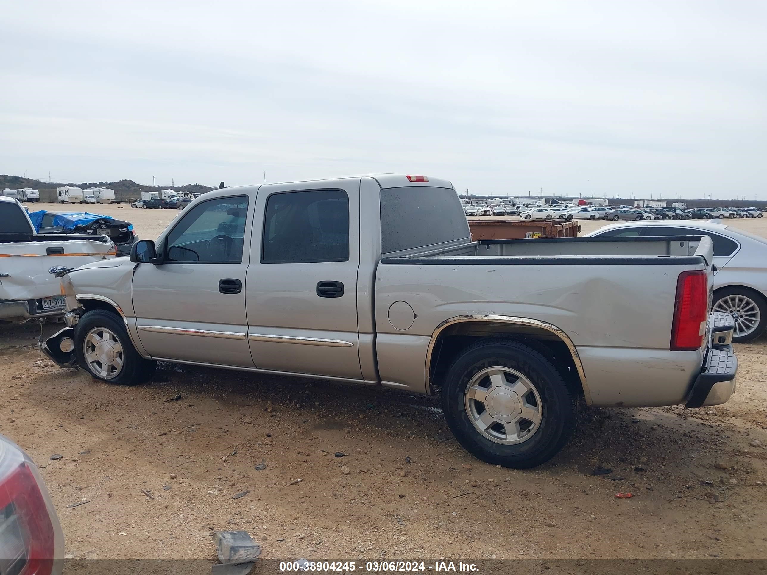 Photo 14 VIN: 2GTEC13T261165604 - GMC SIERRA 