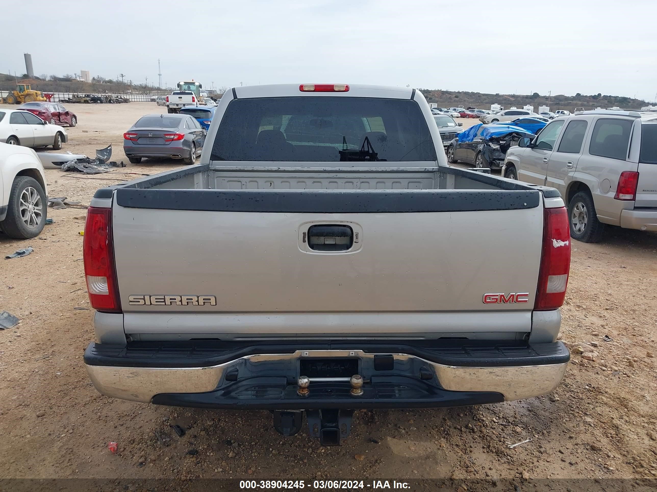 Photo 16 VIN: 2GTEC13T261165604 - GMC SIERRA 