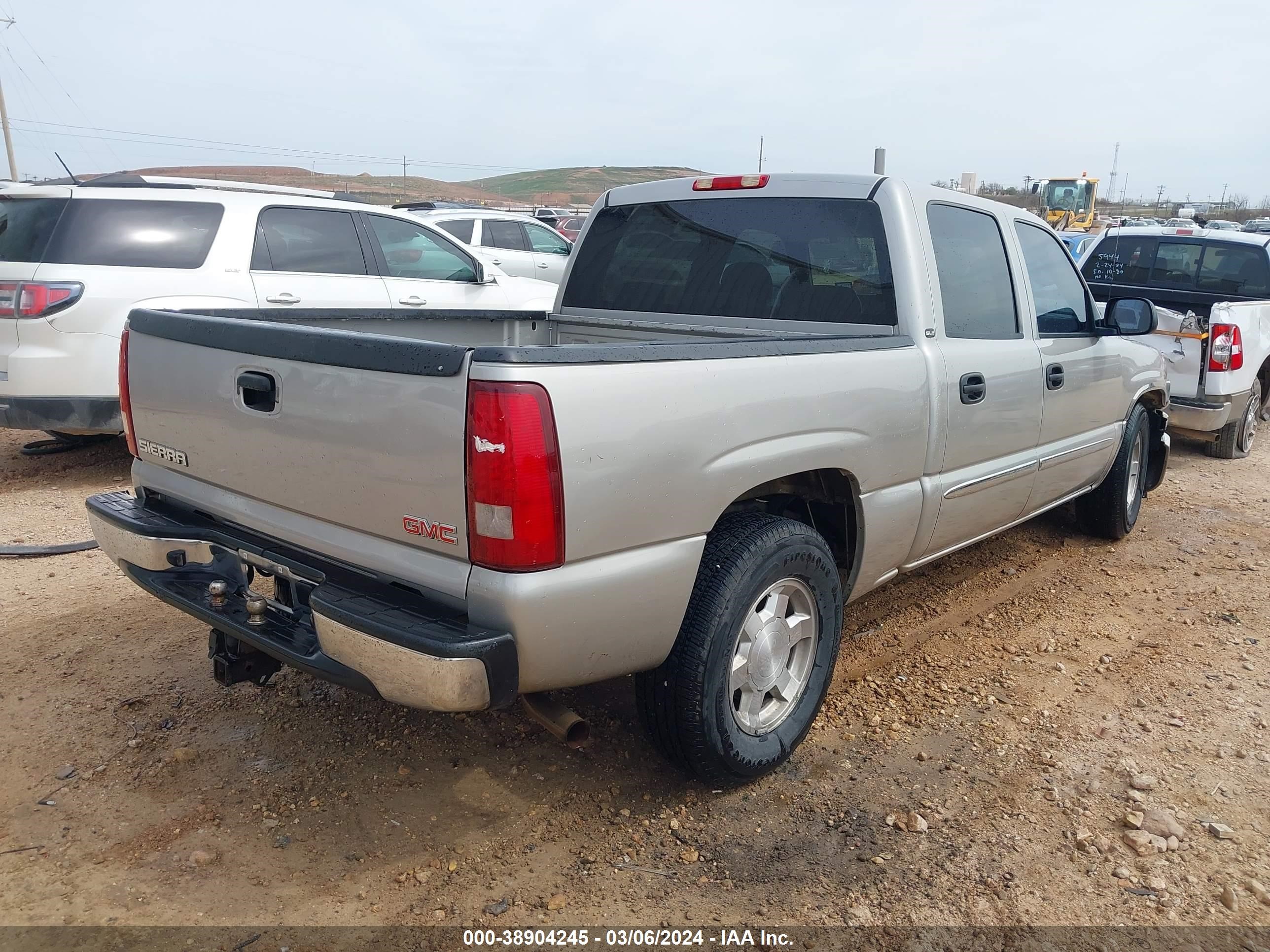 Photo 3 VIN: 2GTEC13T261165604 - GMC SIERRA 