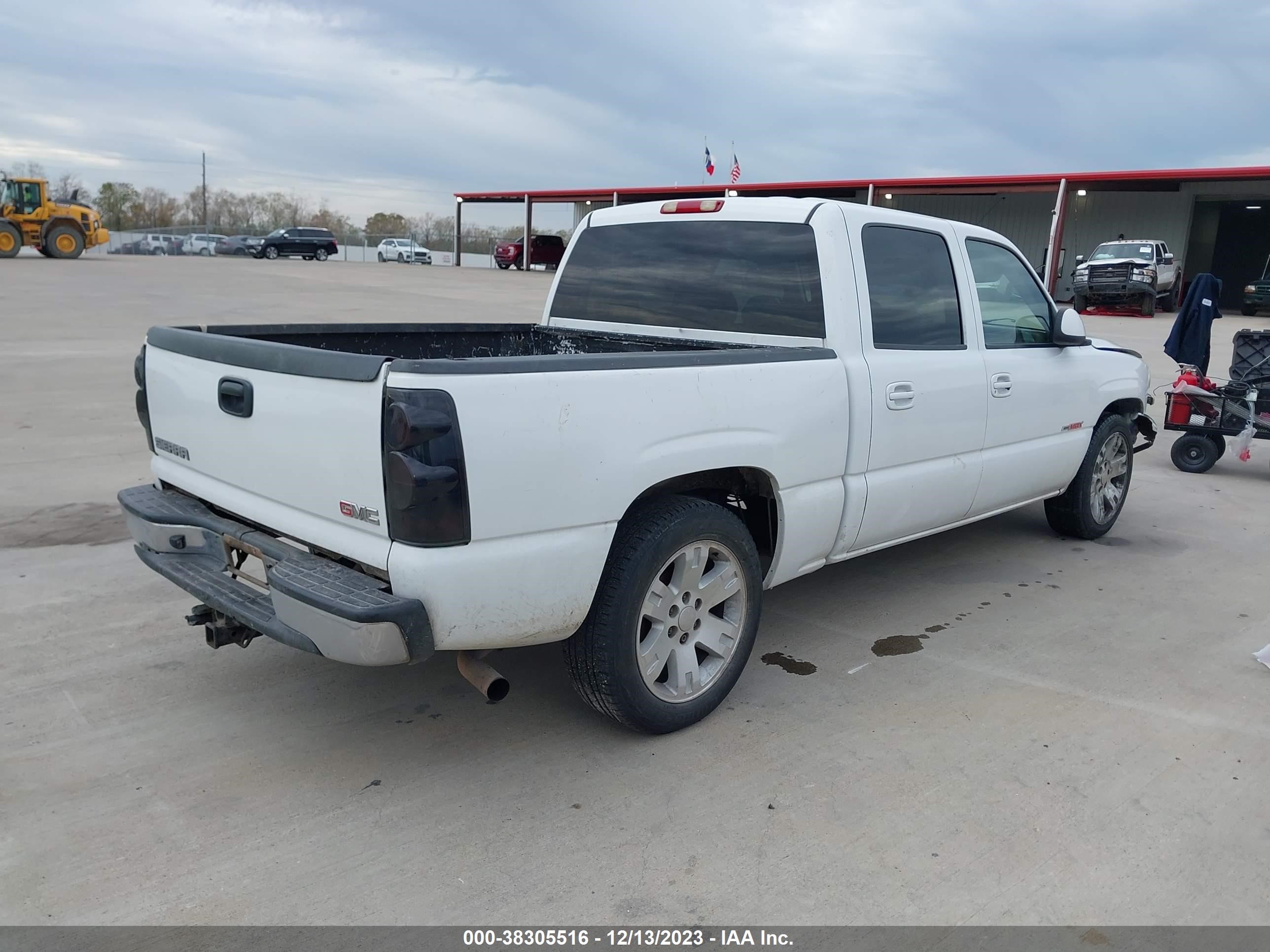 Photo 3 VIN: 2GTEC13T261173122 - GMC SIERRA 