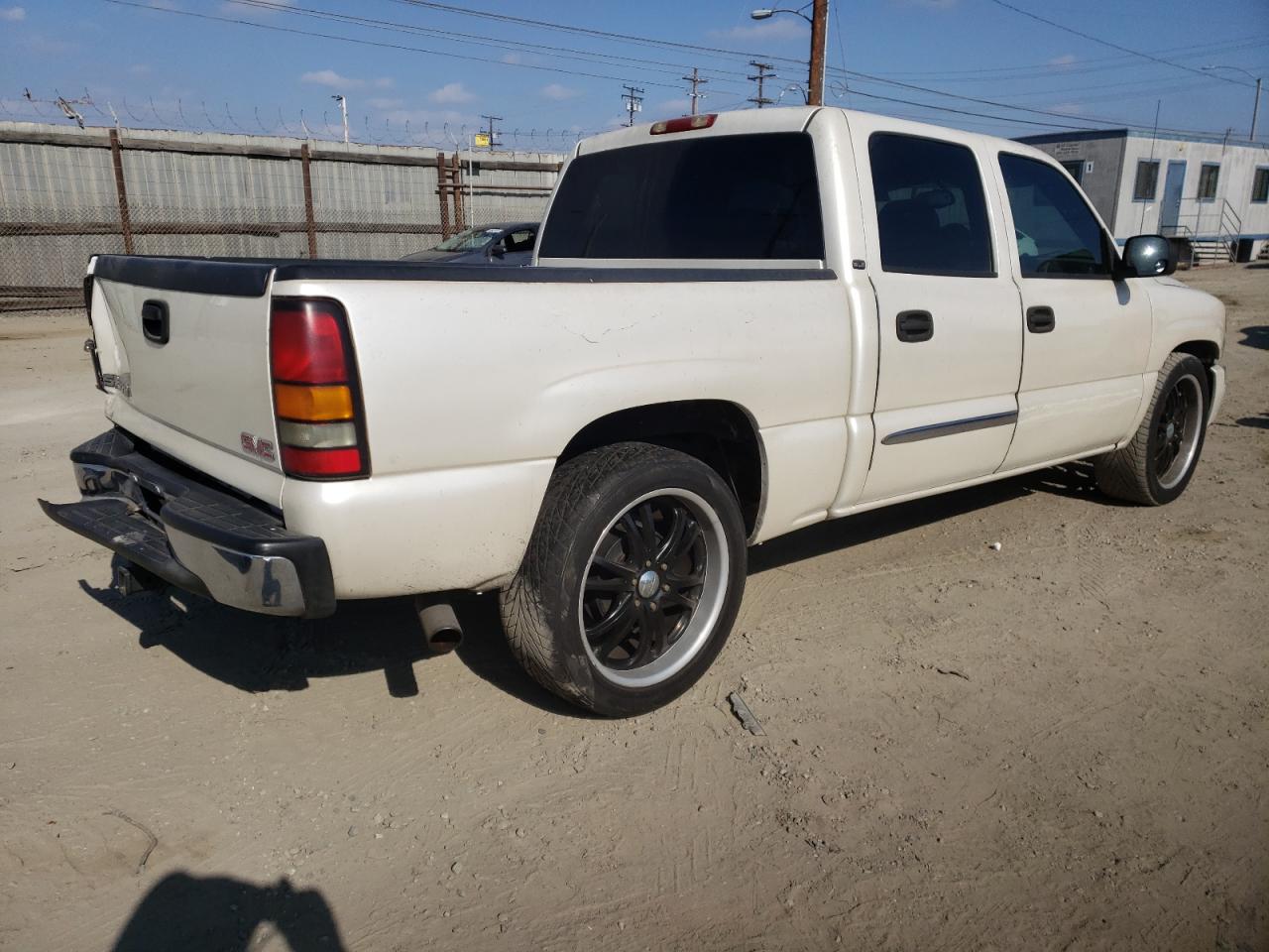 Photo 3 VIN: 2GTEC13T451142808 - GMC SIERRA 