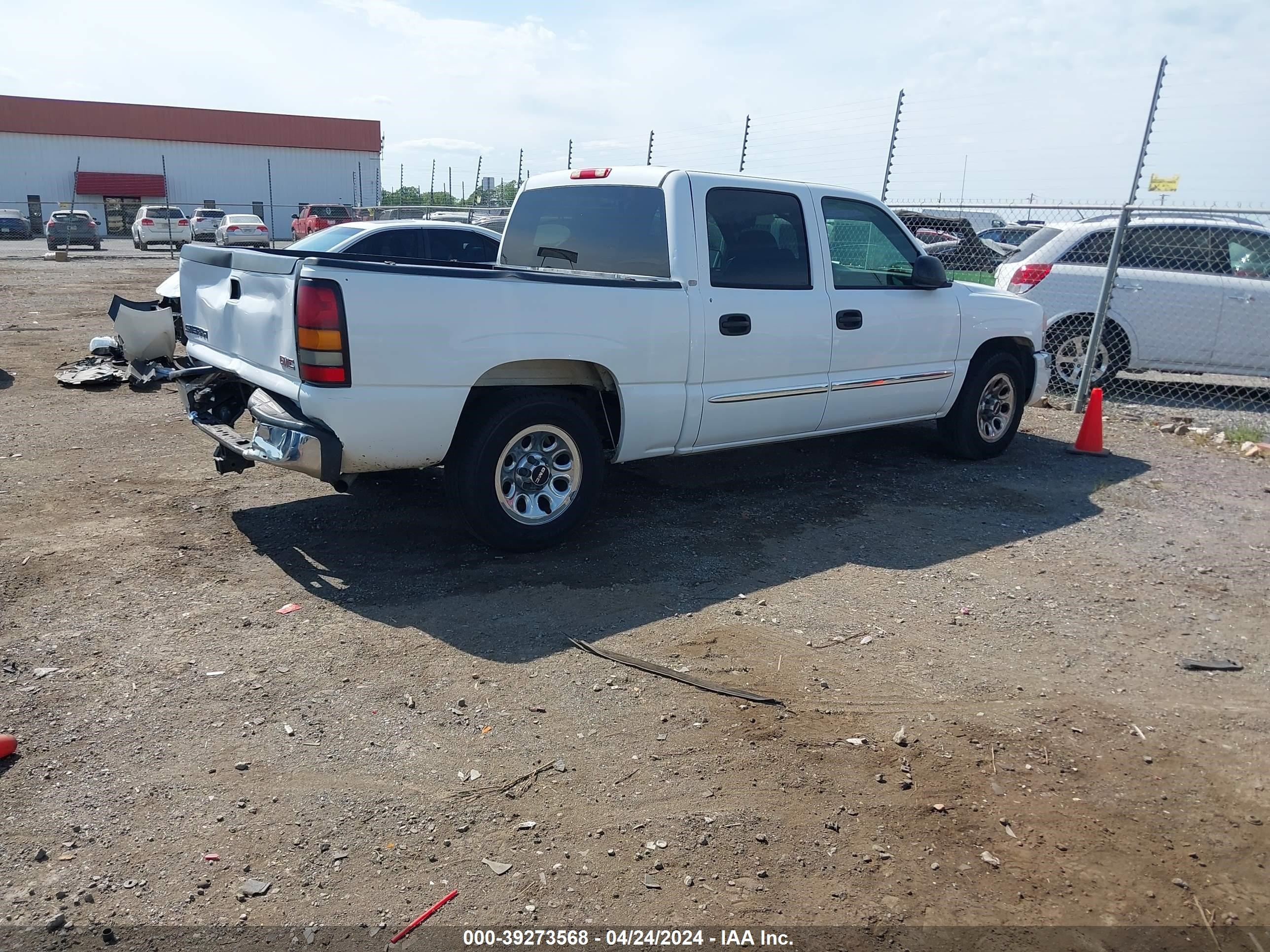 Photo 3 VIN: 2GTEC13T451391934 - GMC SIERRA 