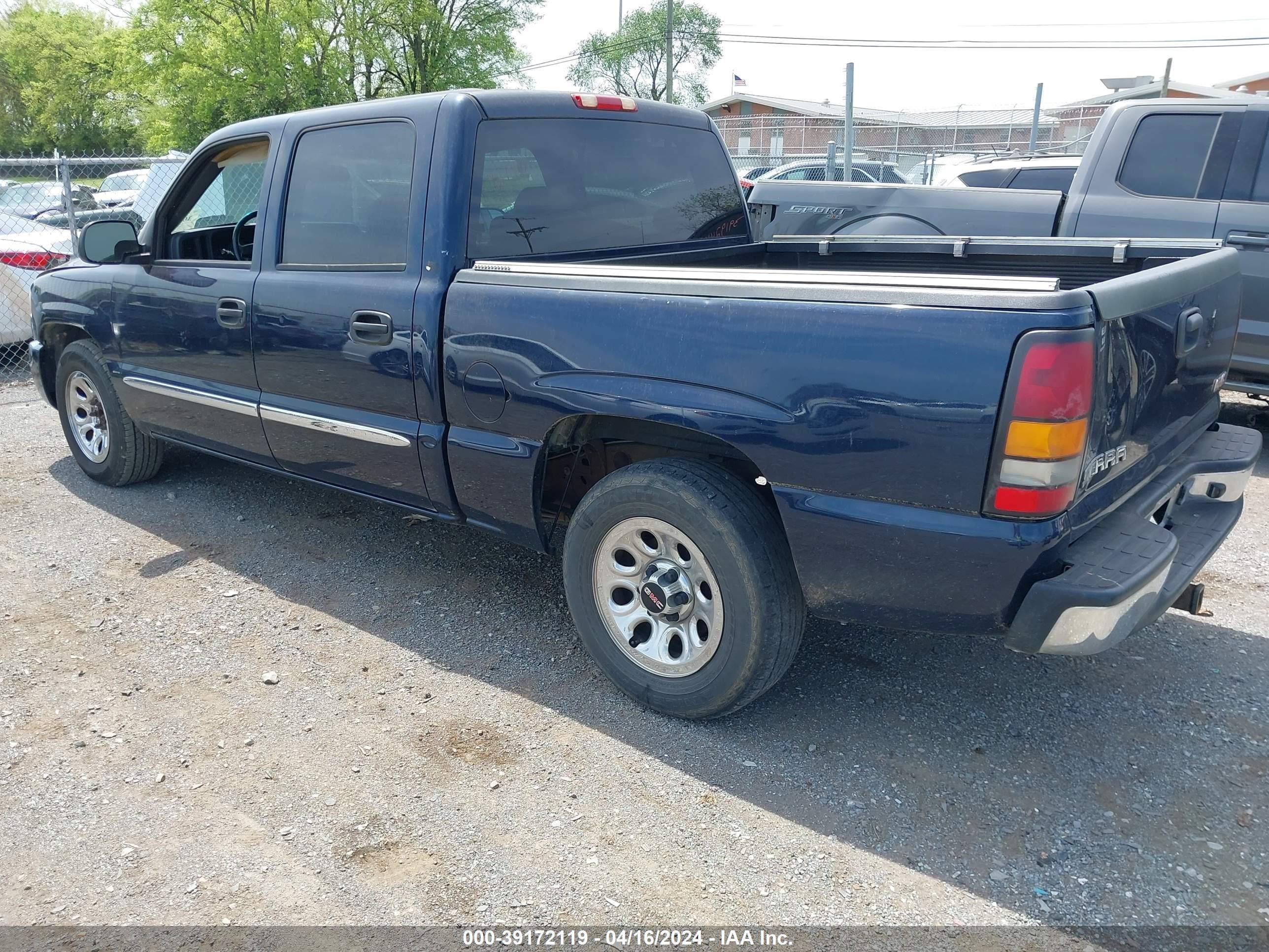 Photo 2 VIN: 2GTEC13T551116363 - GMC SIERRA 