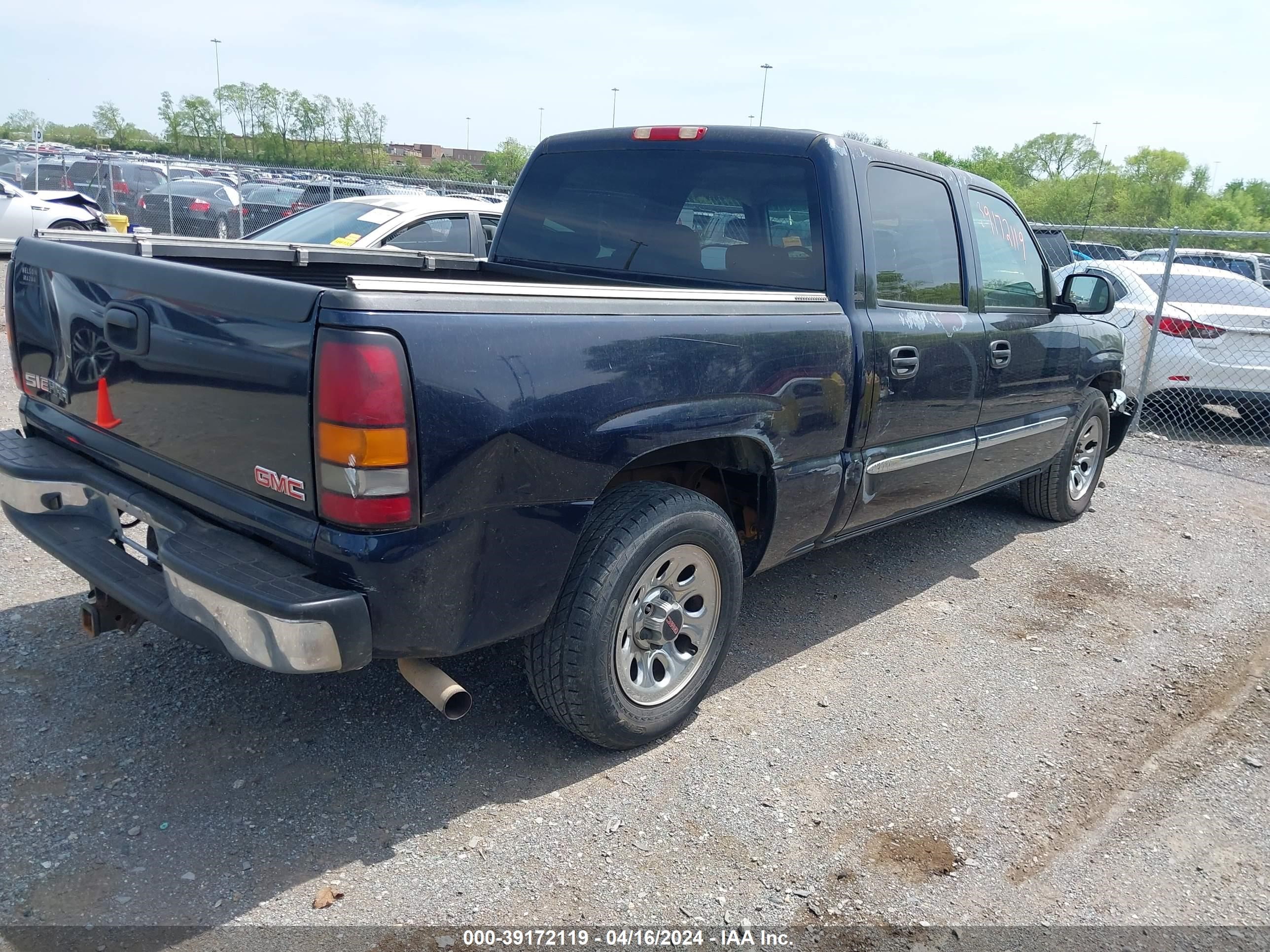 Photo 3 VIN: 2GTEC13T551116363 - GMC SIERRA 